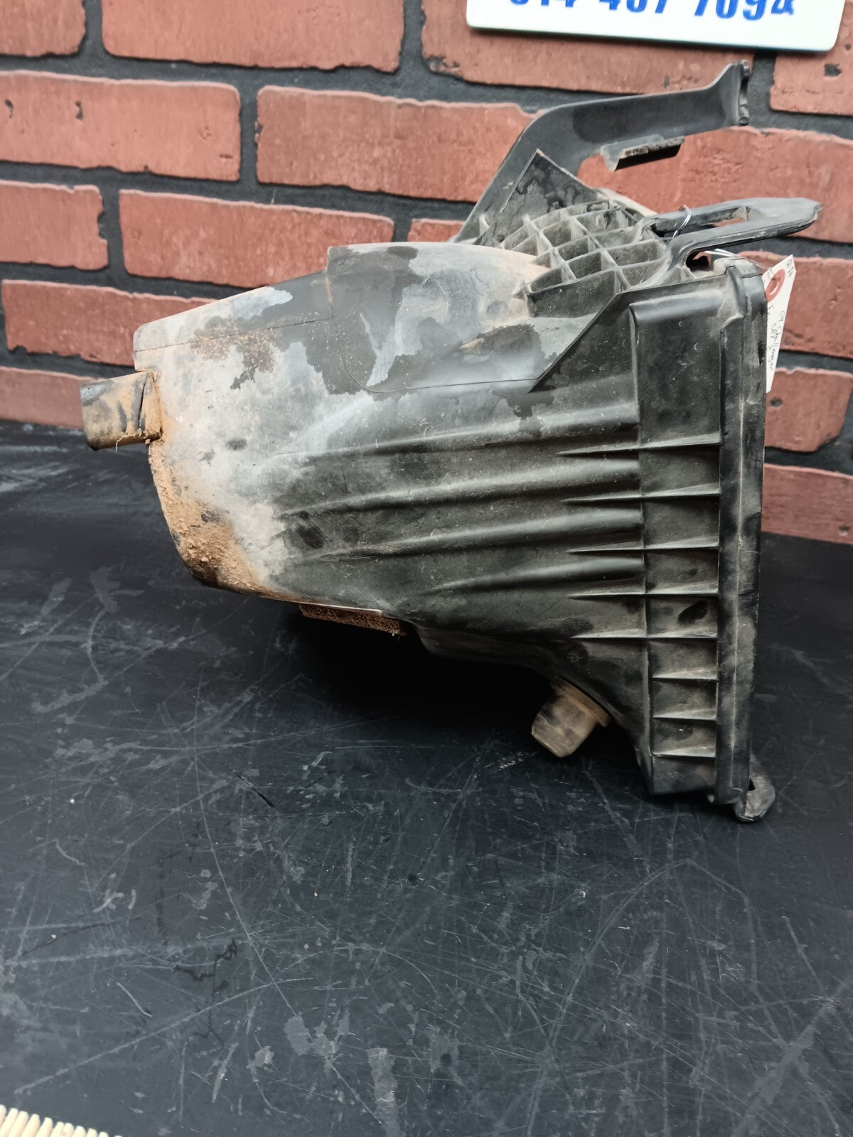 2008-2010 Challenger/Charger/300 Engine Air Cleaner Intake Box Filter 05038040aa