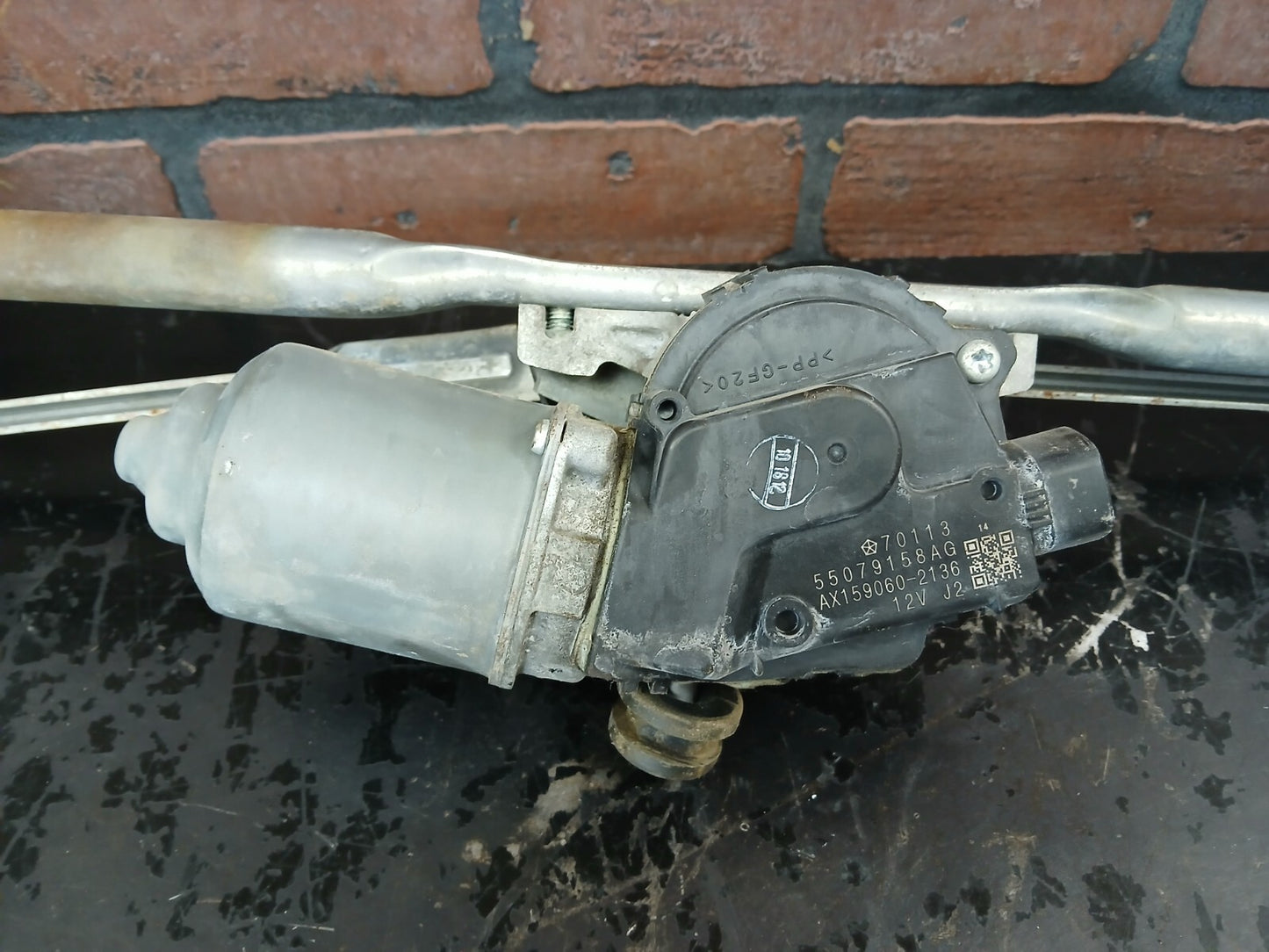 2011-2013 Grand Cherokee Durango Windshield Wiper Motor and Linkage 55079158AG