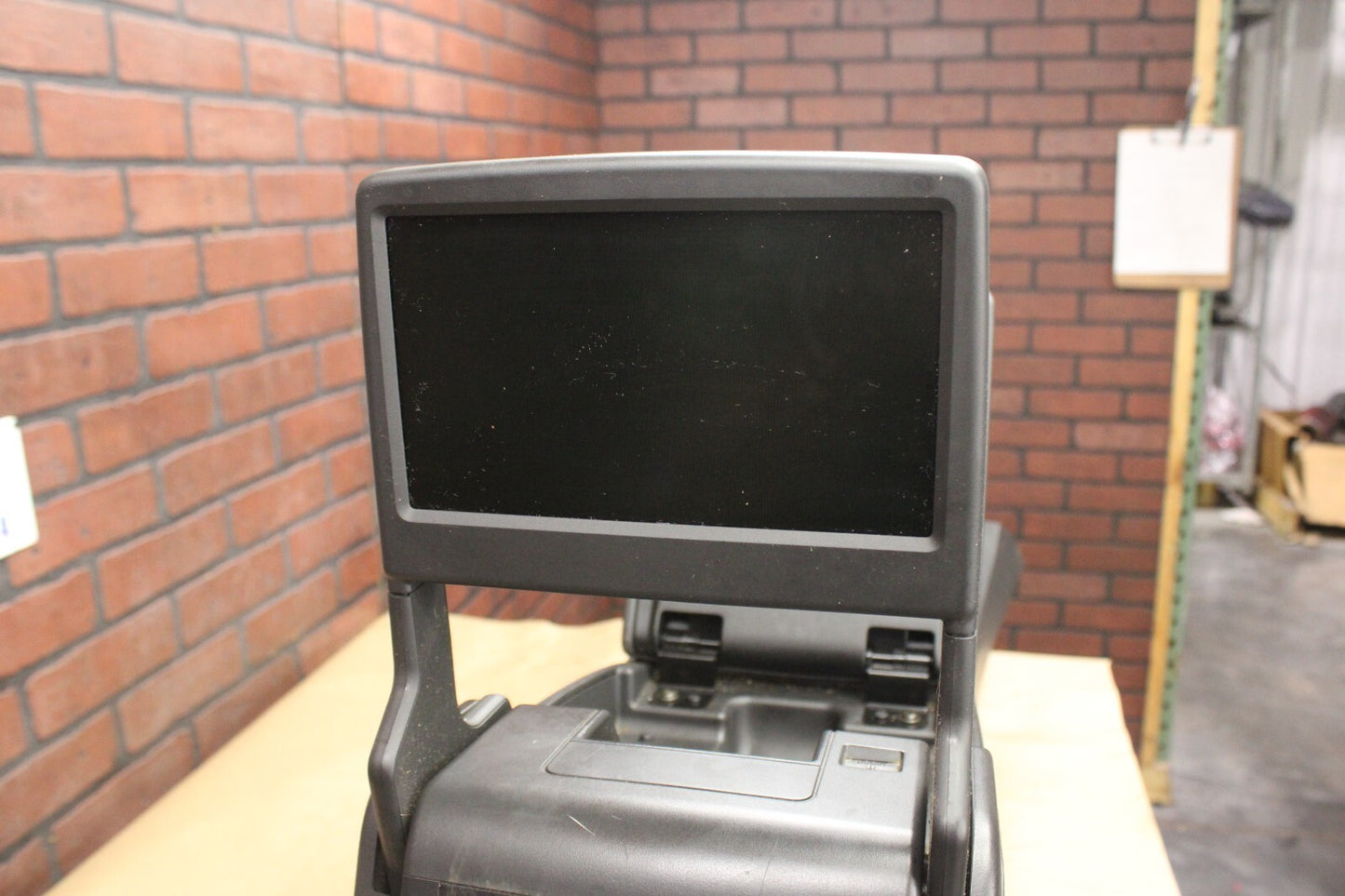 05-07 CHRYSLER 300 C FLOOR CENTER CONSOLE ARMREST STORAGE REAR SEAT DISPLAY DVD