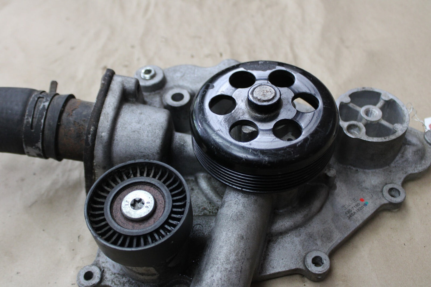 5.7 6.1 Engine Water Coolant Pump Assembly 05-10 Challenger Grand Cherokee 300
