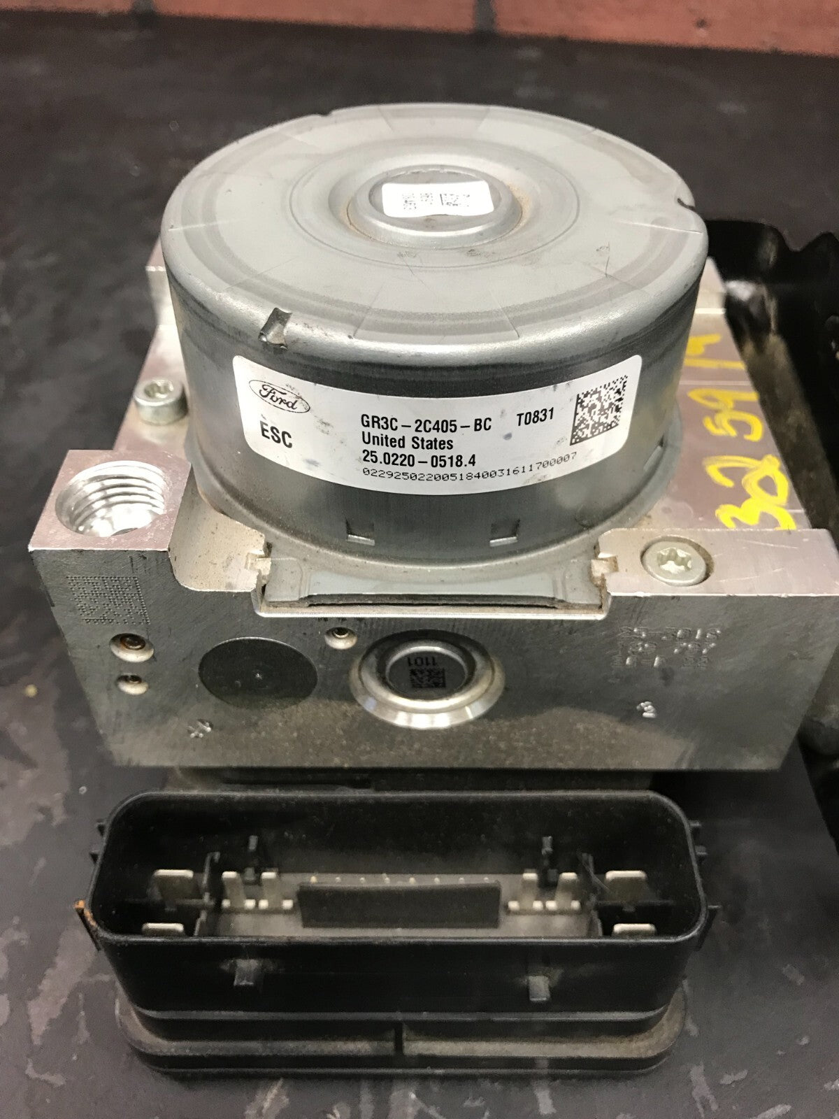 2016 Ford Mustang GT ABS Anti Lock Brake Lock Pump Module GR3C-2C405-BC