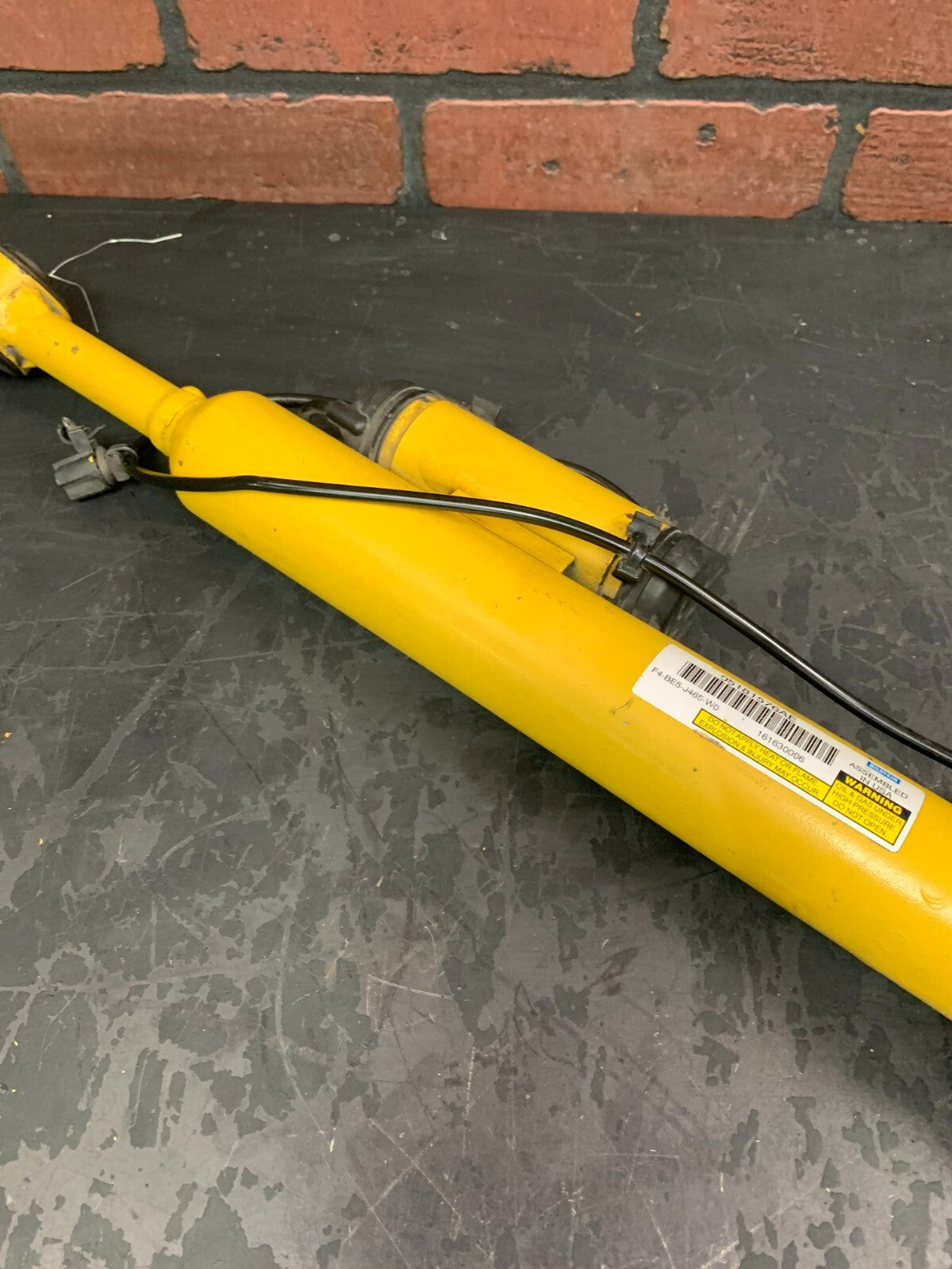 12-22 Challenger SRT8 392 OEM Left Rear Adjustable Bilstein Shock 05181576AE