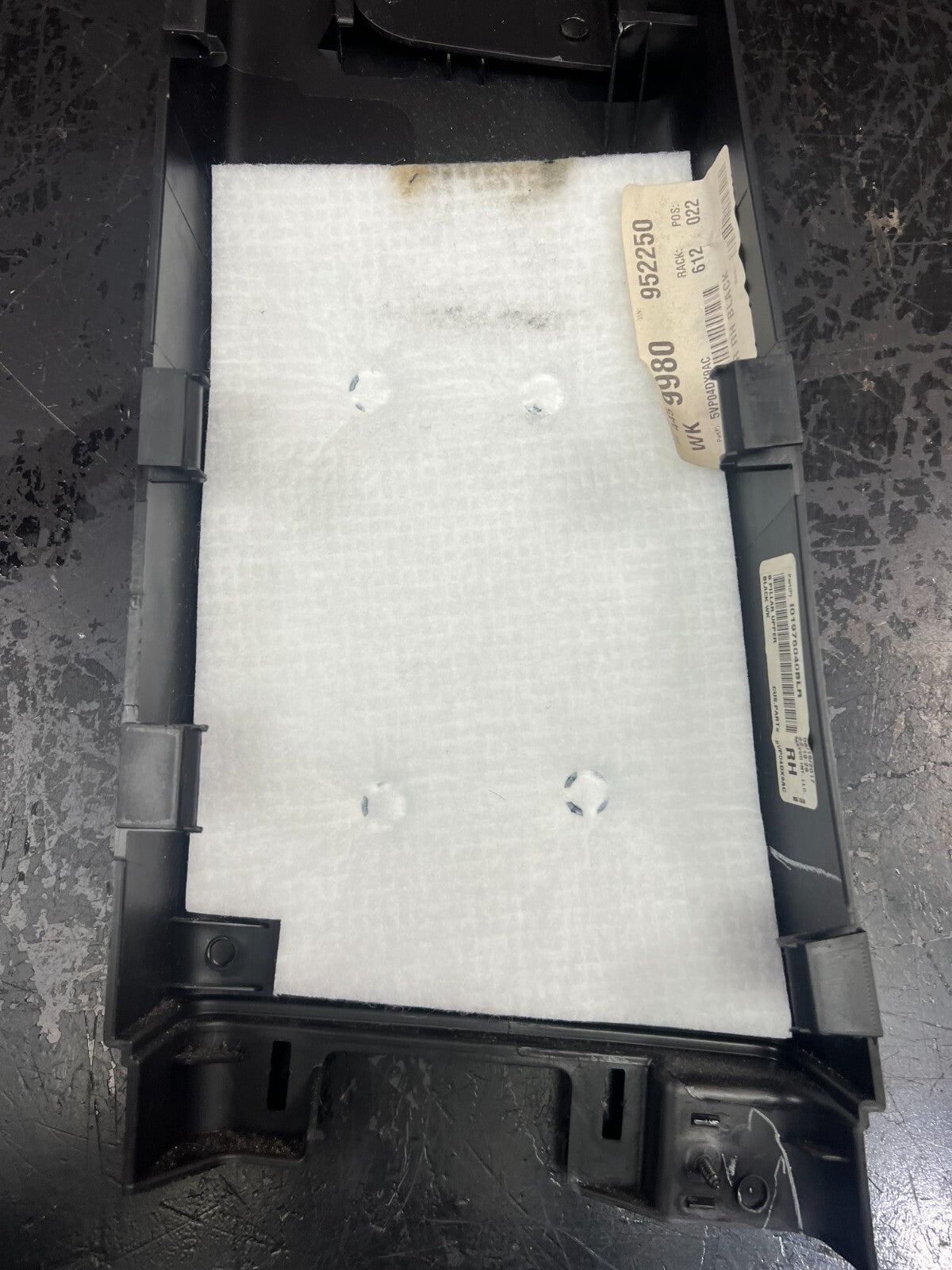 2016-2021 JEEP GRAND CHEROKEE RIGHT B PILLAR UPPER TRIM COVER OEM 5VP04DX9AC