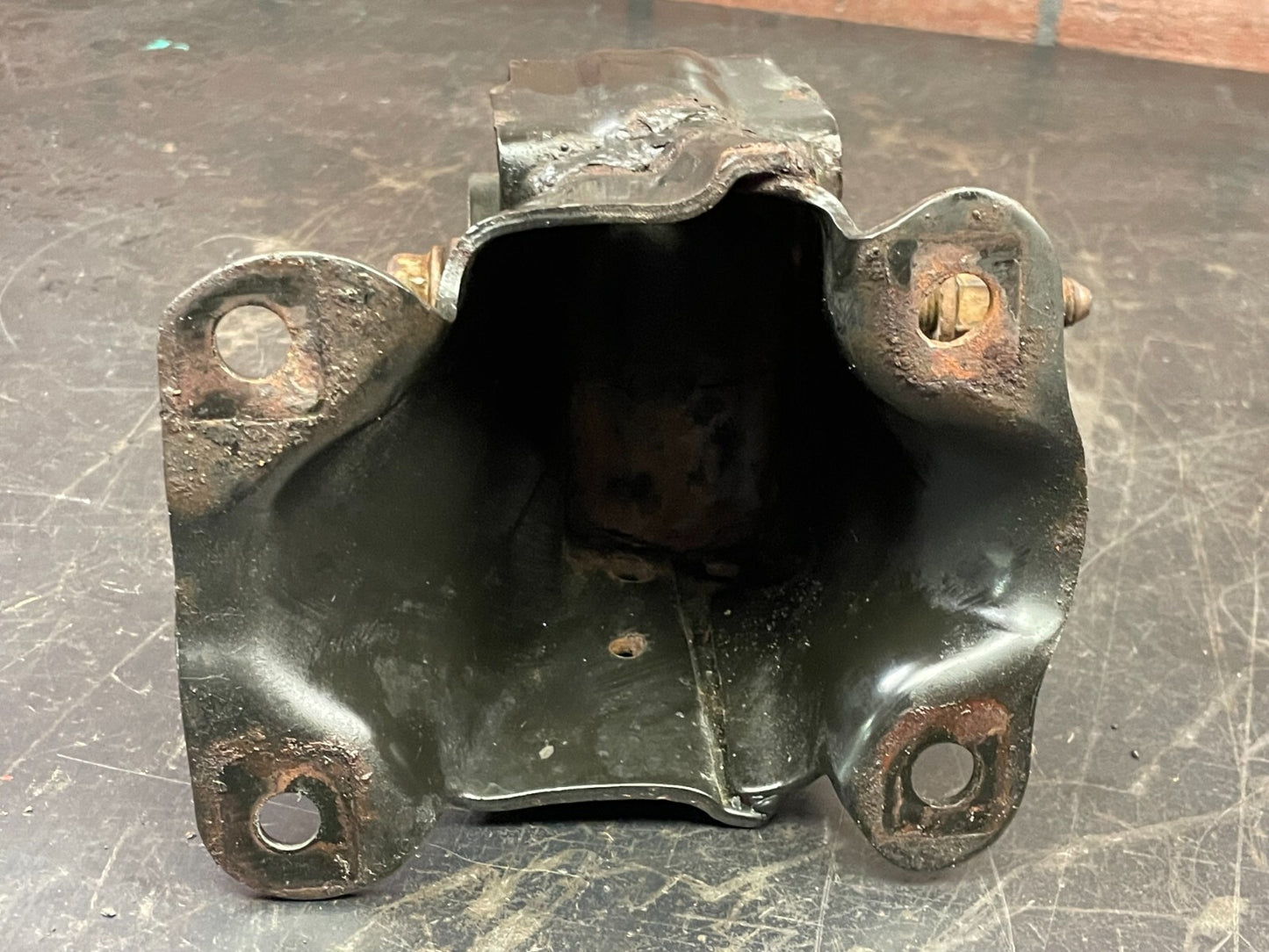 05-10 Jeep Grand Cherokee/Commander V8 Engine Mount Bracket Insulator 4854564AB
