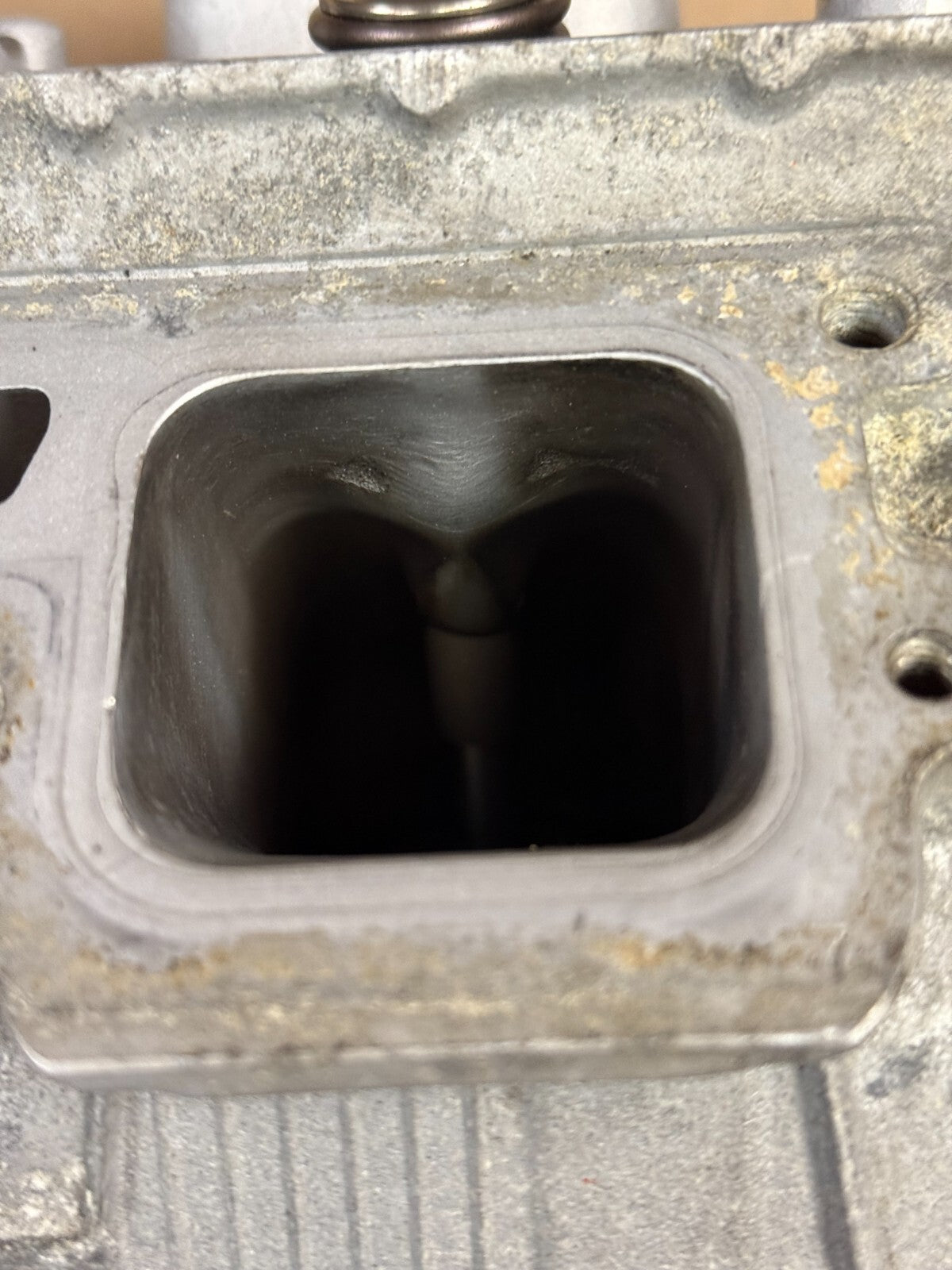 05-10 Dodge Jeep 6.1l Hemi SRT8 OEM CORE DMG Right Pass Cylinder Head 05037369aa