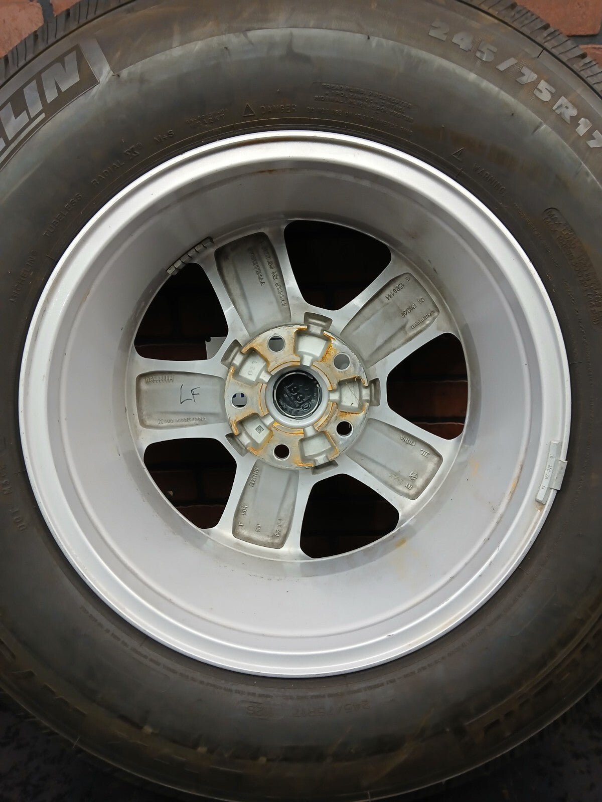 2018-2023 17" Jeep Wrangler Wheel/Tire 5vh23trmaa 17x7.5 9/32 5 Spoke Silver