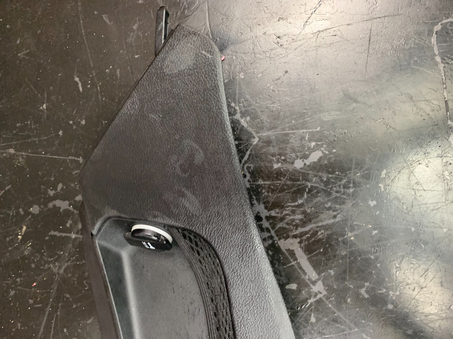2015-2023 DODGE CHALLENGER CENTER CONSOLE RIGHT PASSENGER TRIM 5XQ84DX9AB OEM.