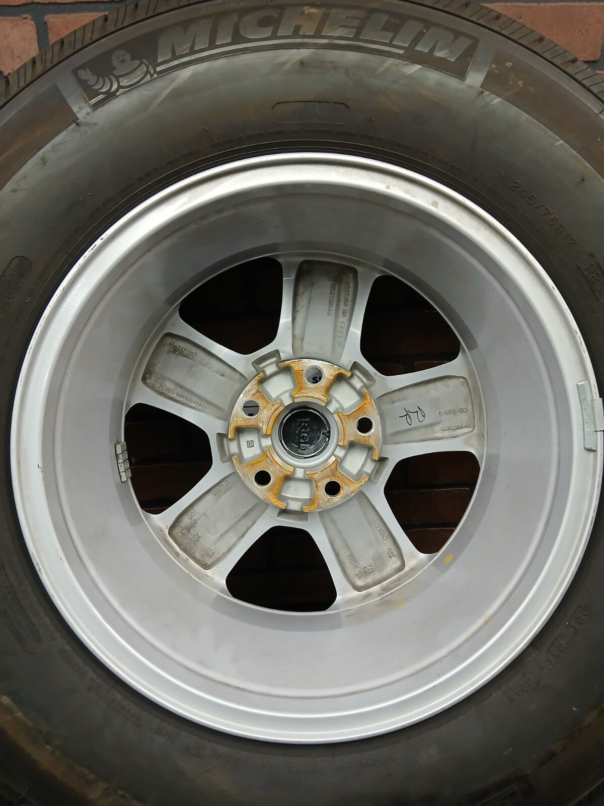 2018-2023 17" Jeep Wrangler Wheel/Tire 5vh23trmaa 17x7.5 9/32 Silver 5-Spoke