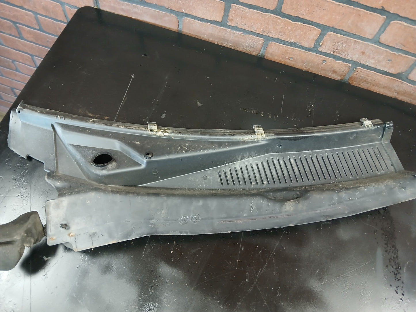 05-10 Grand Cherokee Windshield Dash Defroster Cowl Grille Trim Set 55156852ag