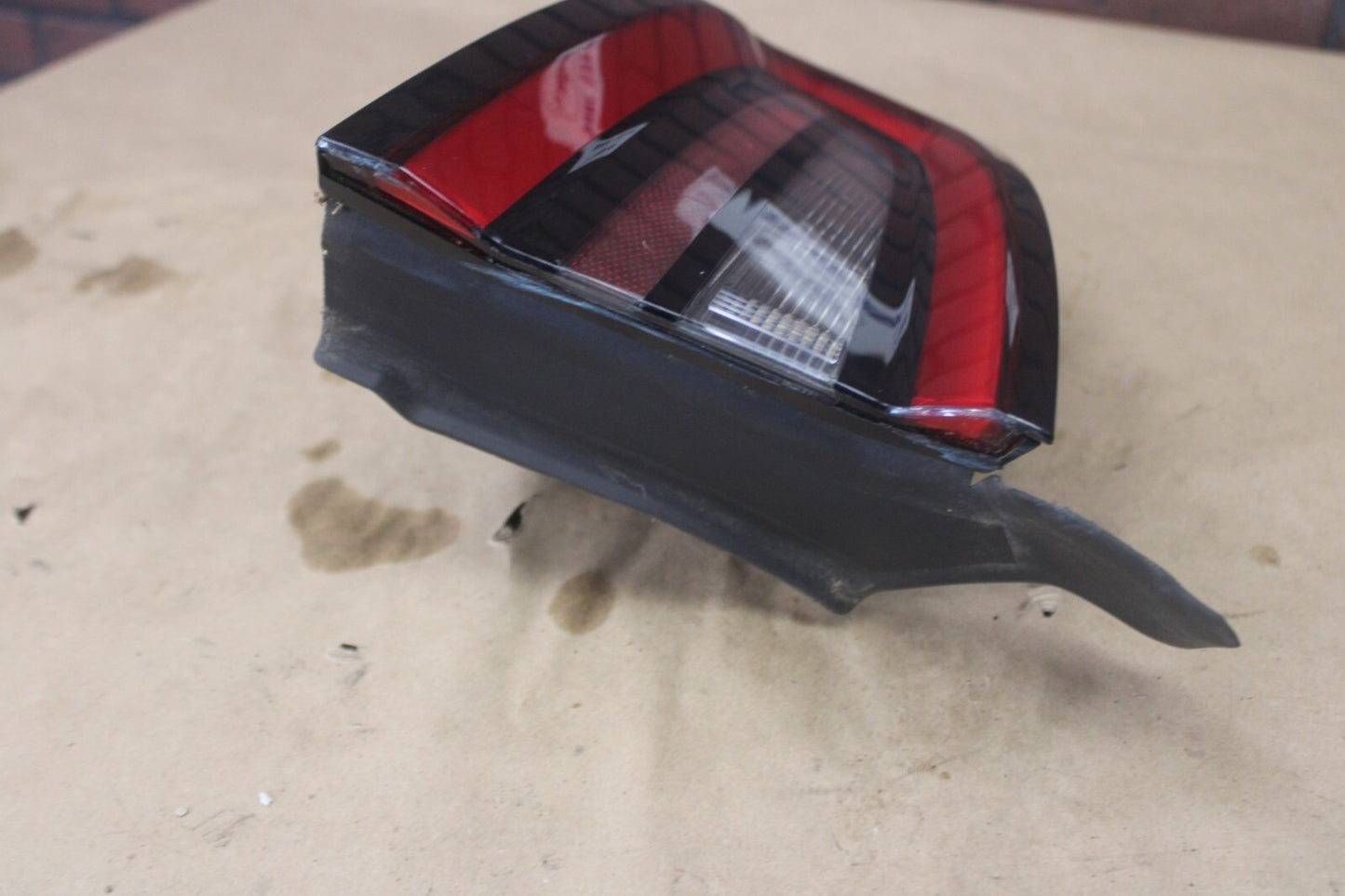 2015-2022 DODGE CHARGER REAR LEFT SIDE TAILLIGHT OUTER LIGHT LAMP OEM 68213145AD