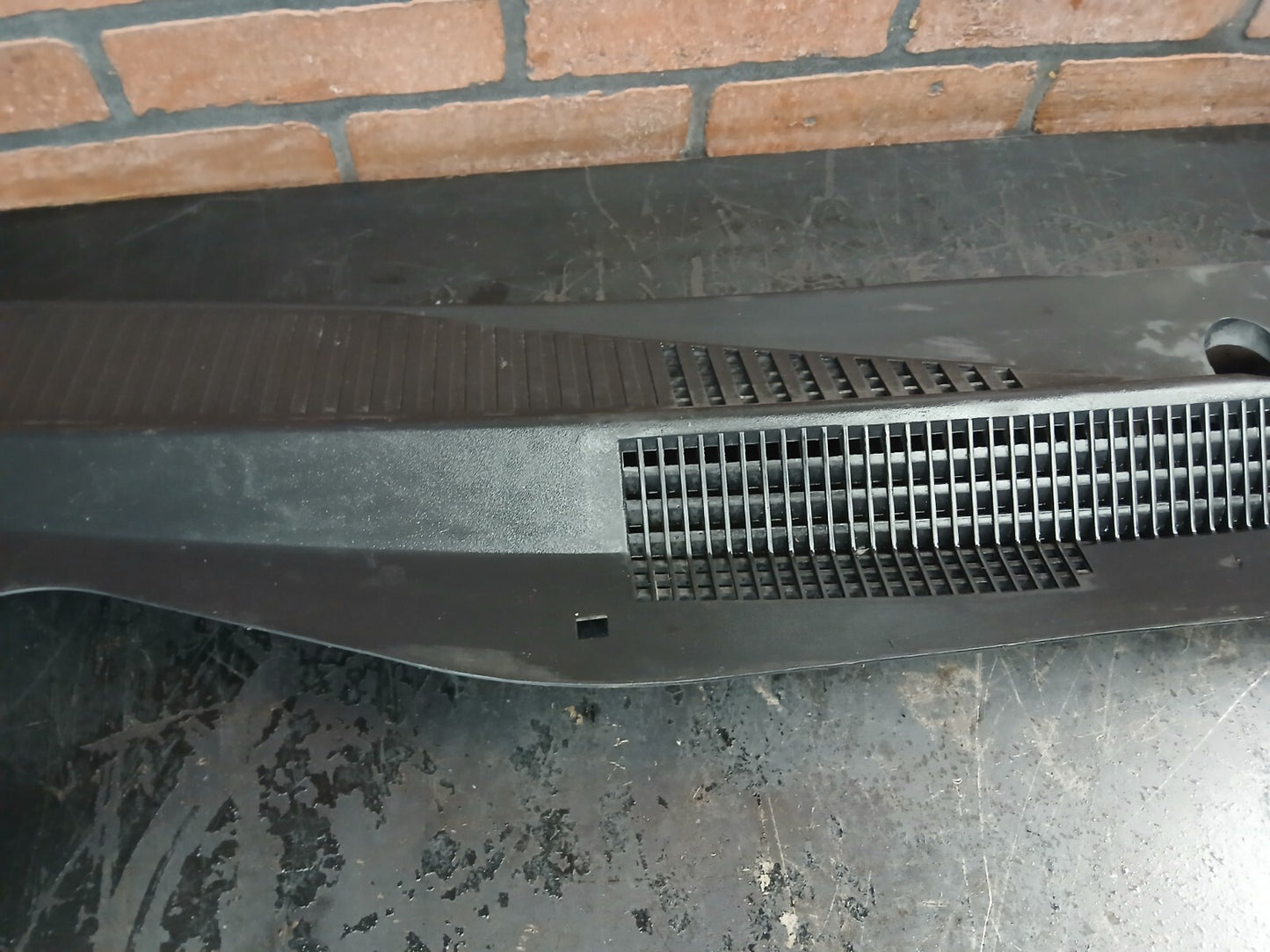 2007-2012 Dodge Caliber Mopar Windshield Grille Cowl Top Panel 05303815af