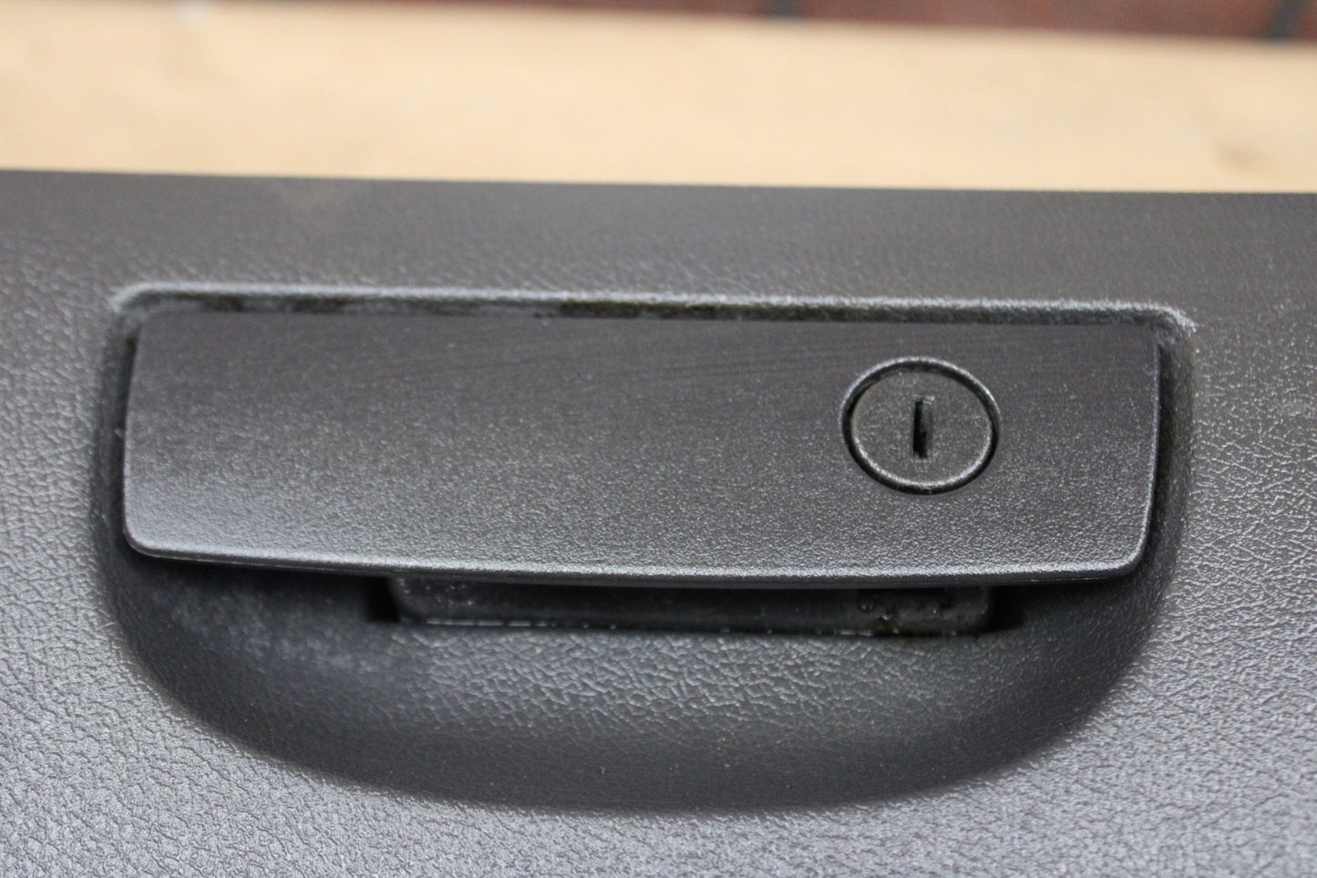 06-14 OEM CHARGER CHALLENGER 300 DASH GLOVE BOX STORAGE COMPARTMENT 1054230AA