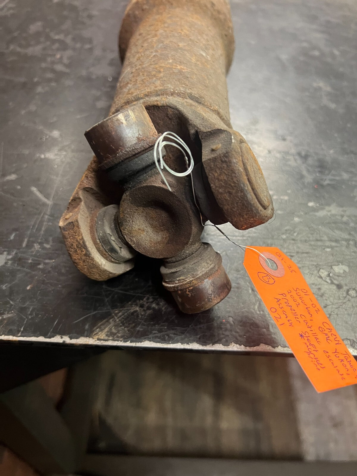 2001-2002 Chevy Tahoe Suburban Yukon Escalade Rear Prop Drive Shaft 4WD 15064595