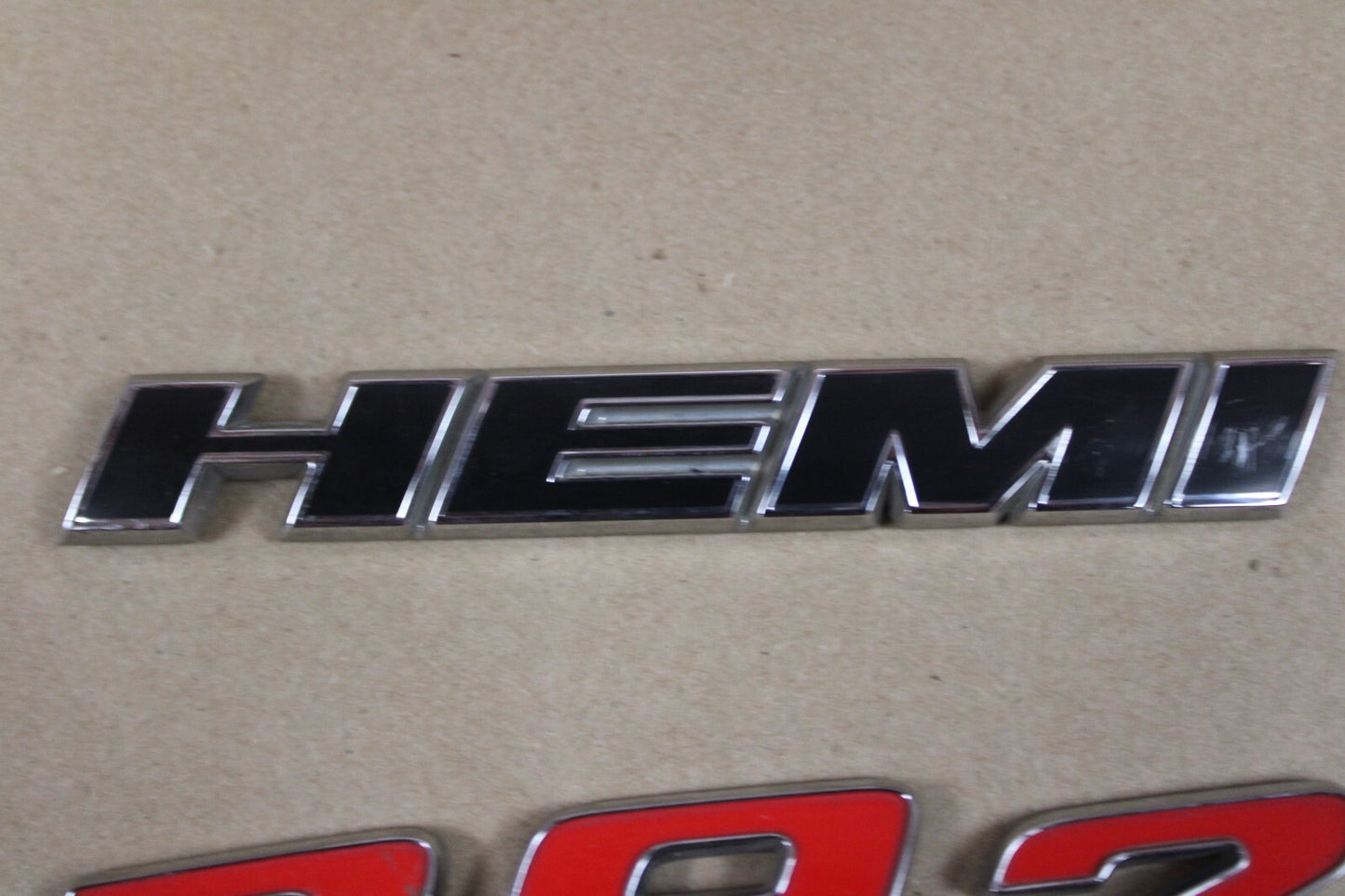 Challenger 2PCS SET SRT 392 HEMI Badges For Side Fender Emblems 3D Raised Decals