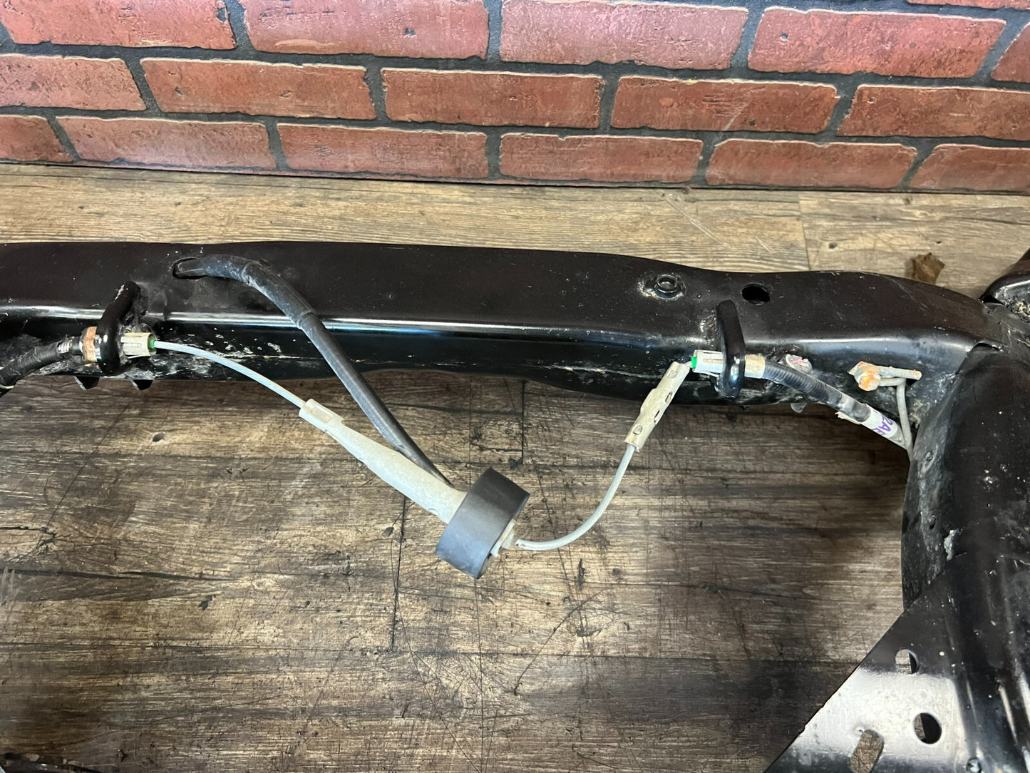 DODGE CHALLENGER R/T SCAT PACK 16-23 OEM REAR AXLE SUSPENSION SUBFRAME CRADLE