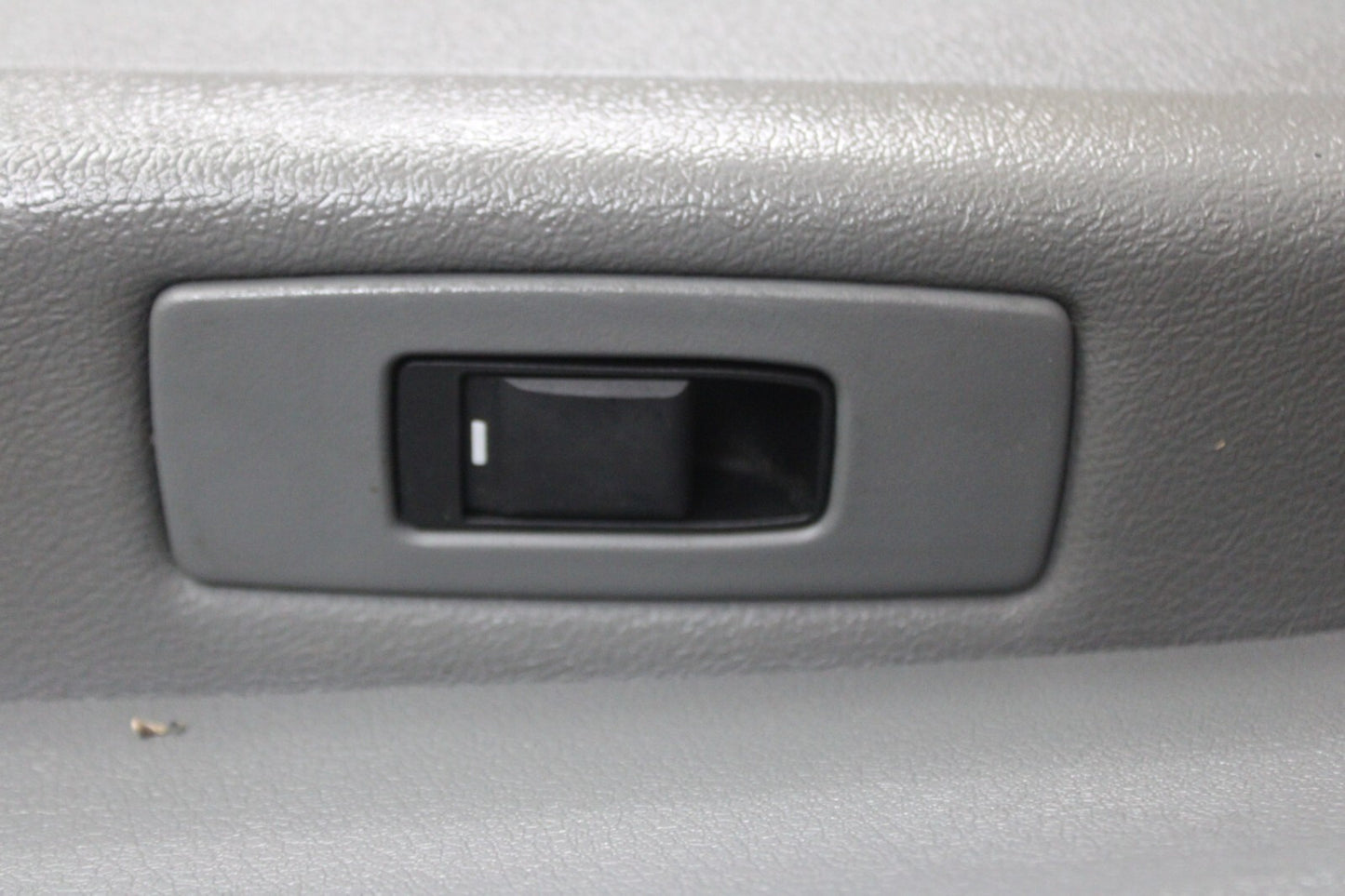 2005-2007 JEEP GRAND CHEROKEE REAR PASSENGER RH DOOR TRIM PANEL 5HR381D5AL