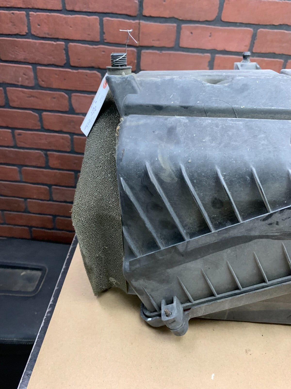 2009-2014 GM Suburban Tahoe Yukon Escalade Sierra Air Intake Filter Cleaner Box