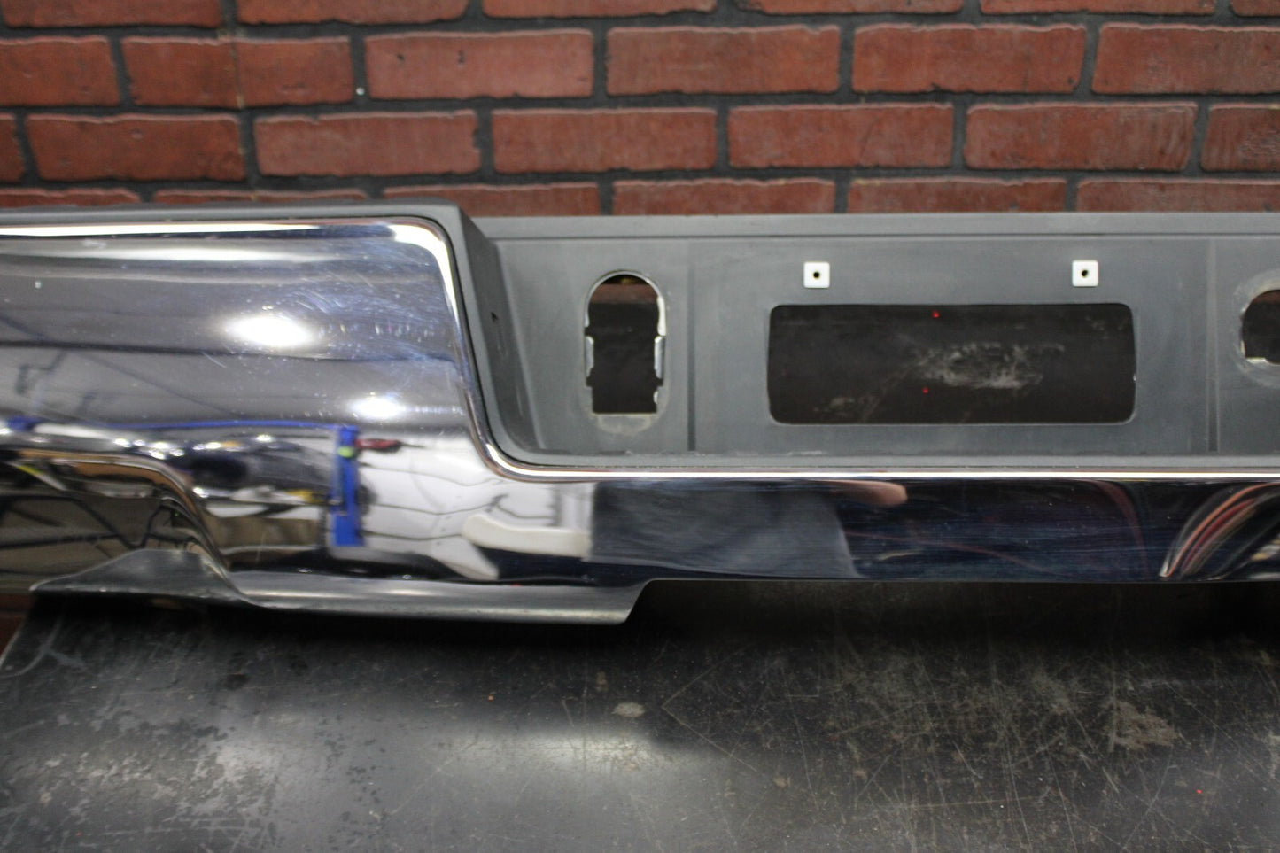 2014-2019 CHEVY SILVERADO/GMC SIERRA 1500 REAR BUMPER COVER STEP CHROME OEM DENT