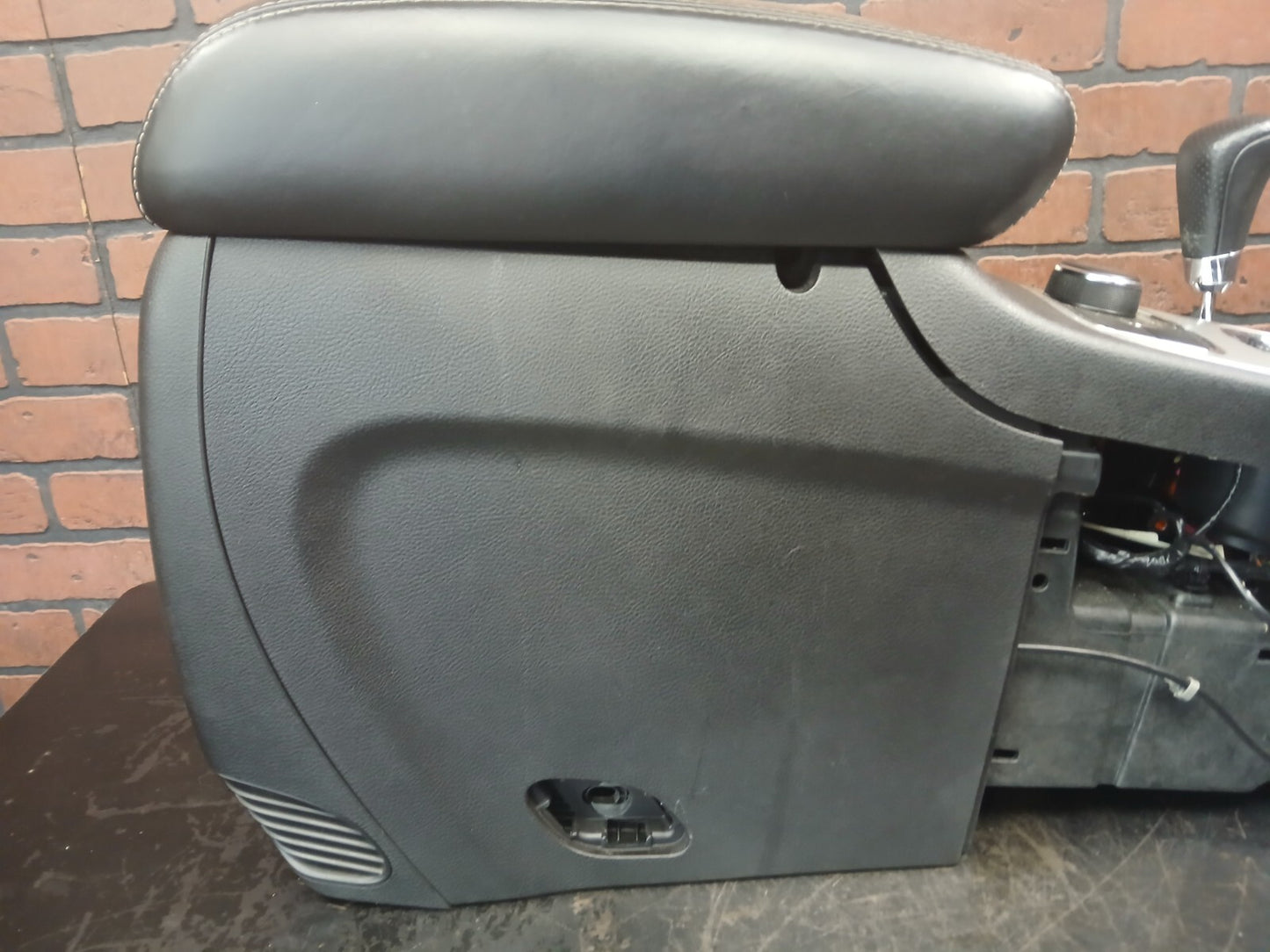 2011-2013 Jeep Grand Cherokee Center Console Assembly w/ Shifter/Storage/Vents