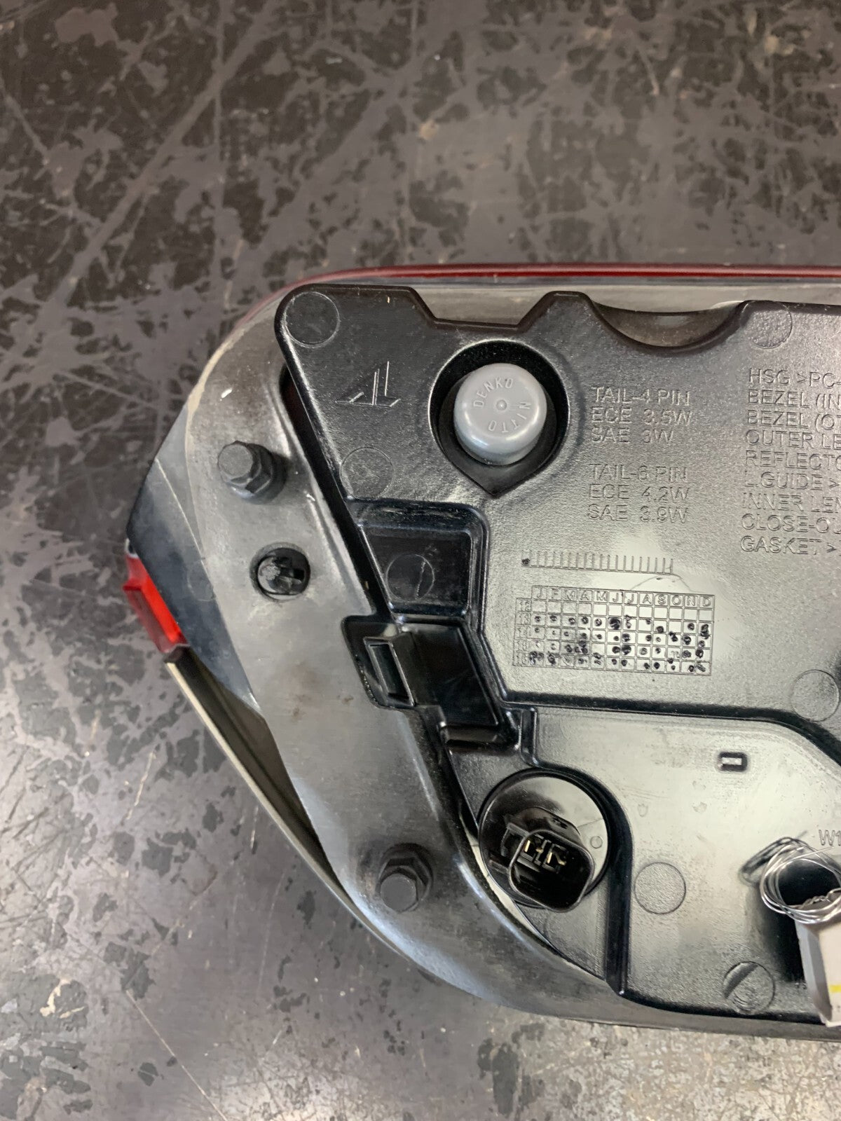 2014-2022 Jeep Grand Cherokee OEM Rear Driver LH Side Tail Light 68142945AF
