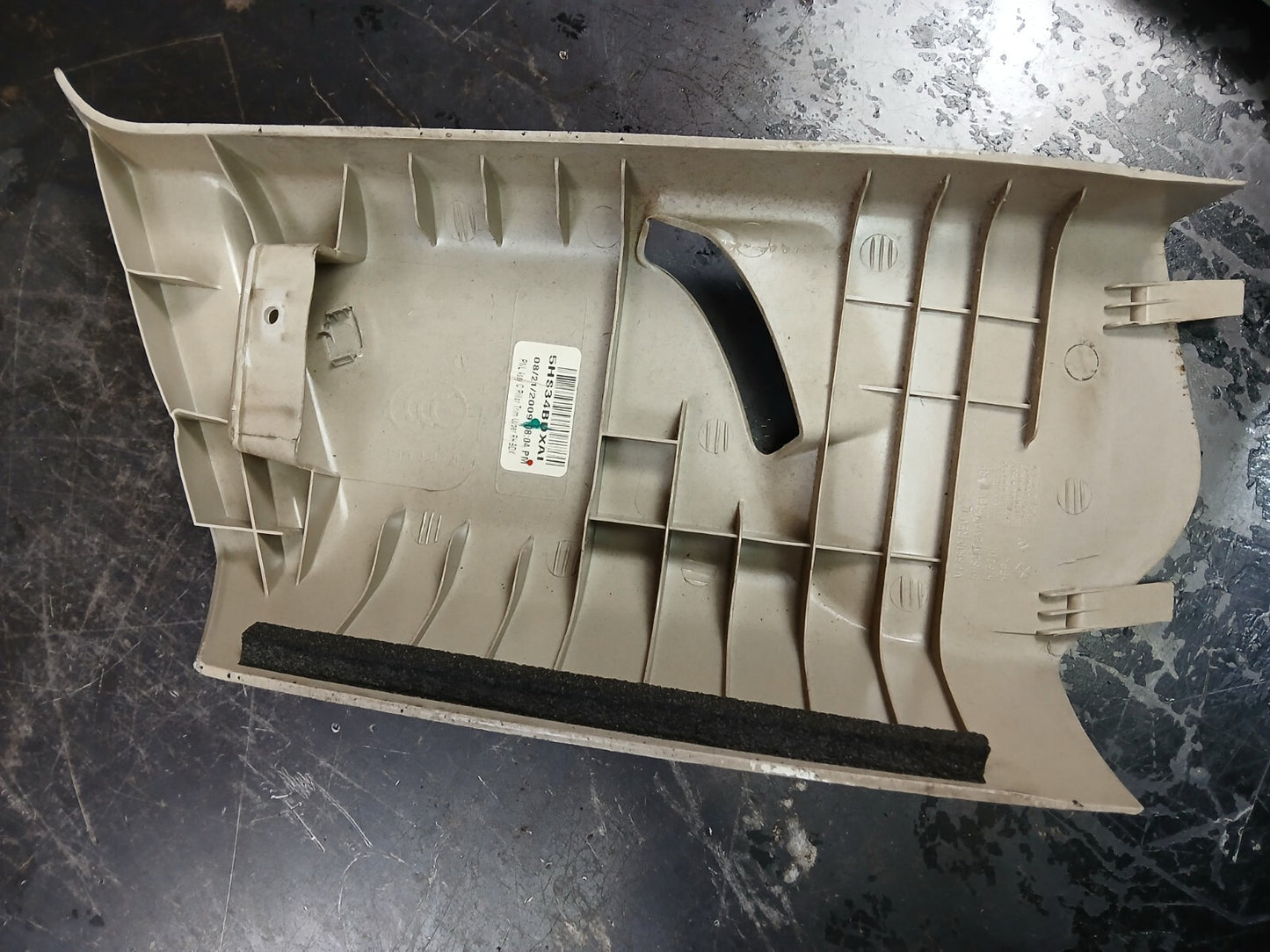 2005-2010 Jeep Grand Cherokee Passenger RH Side C Pillar Molding 5hs34bdxai