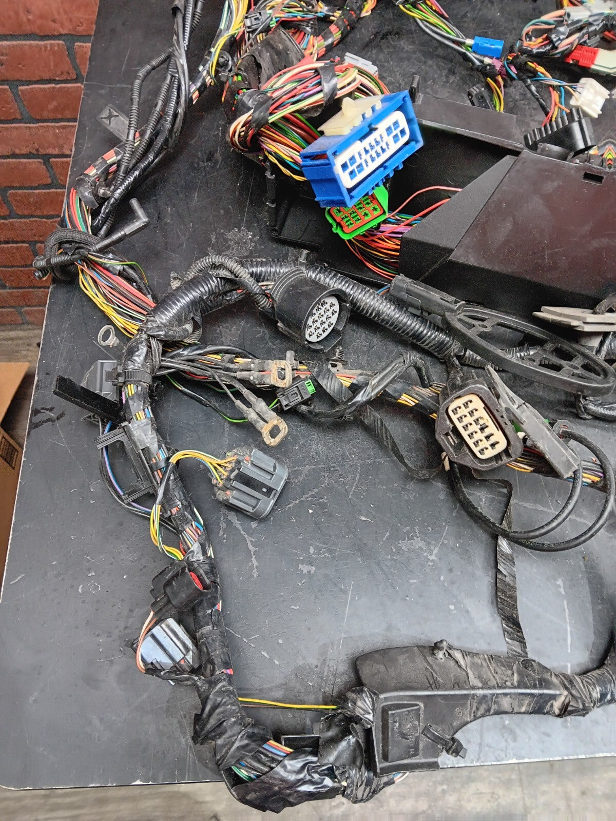 2010-2013 Land Rover Engine Wire Wiring Harness w/ Fuse Box AH22-14290-APB