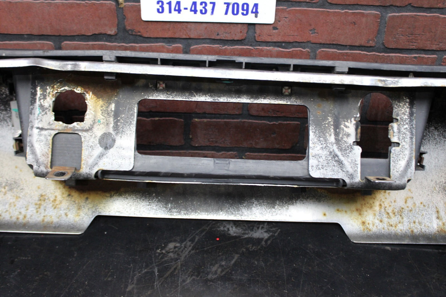 2014-2019 CHEVY SILVERADO/GMC SIERRA 1500 REAR BUMPER COVER STEP CHROME OEM DENT