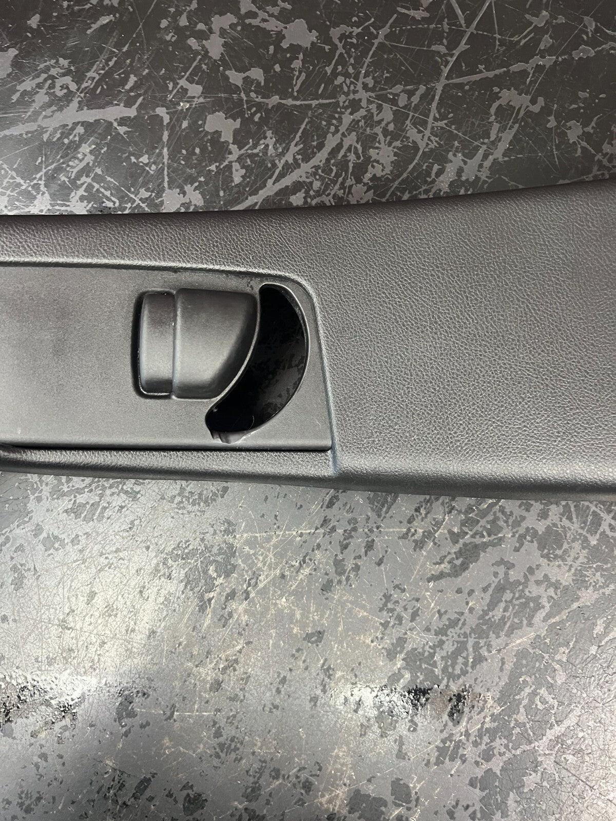 2016-2021 JEEP GRAND CHEROKEE RIGHT B PILLAR UPPER TRIM COVER OEM 5VP04DX9AC