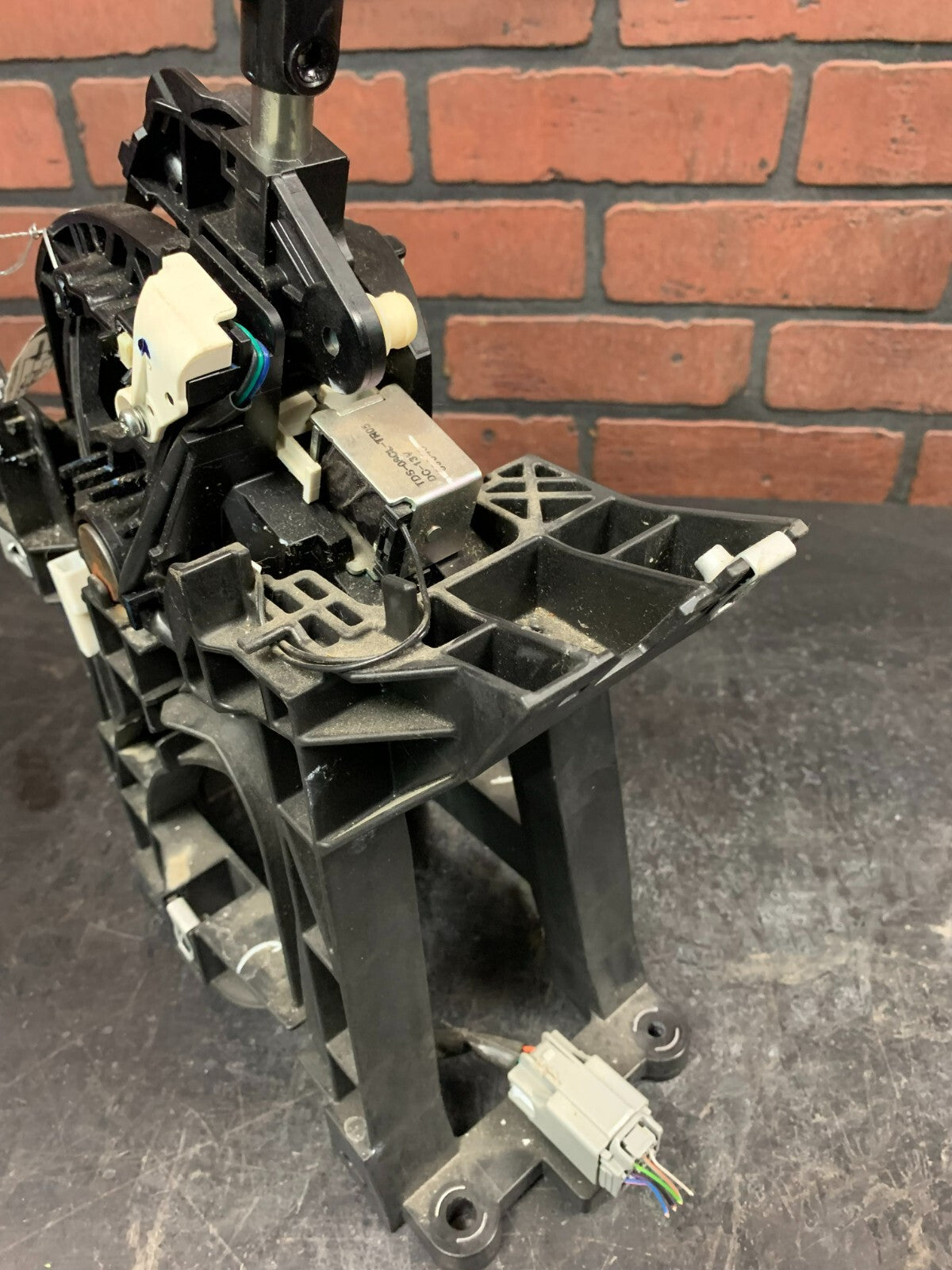 FORD EDGE TRANSMISSION GEAR SHIFT SHIFTER SELECTOR LEVER OEM 2015 - 2018