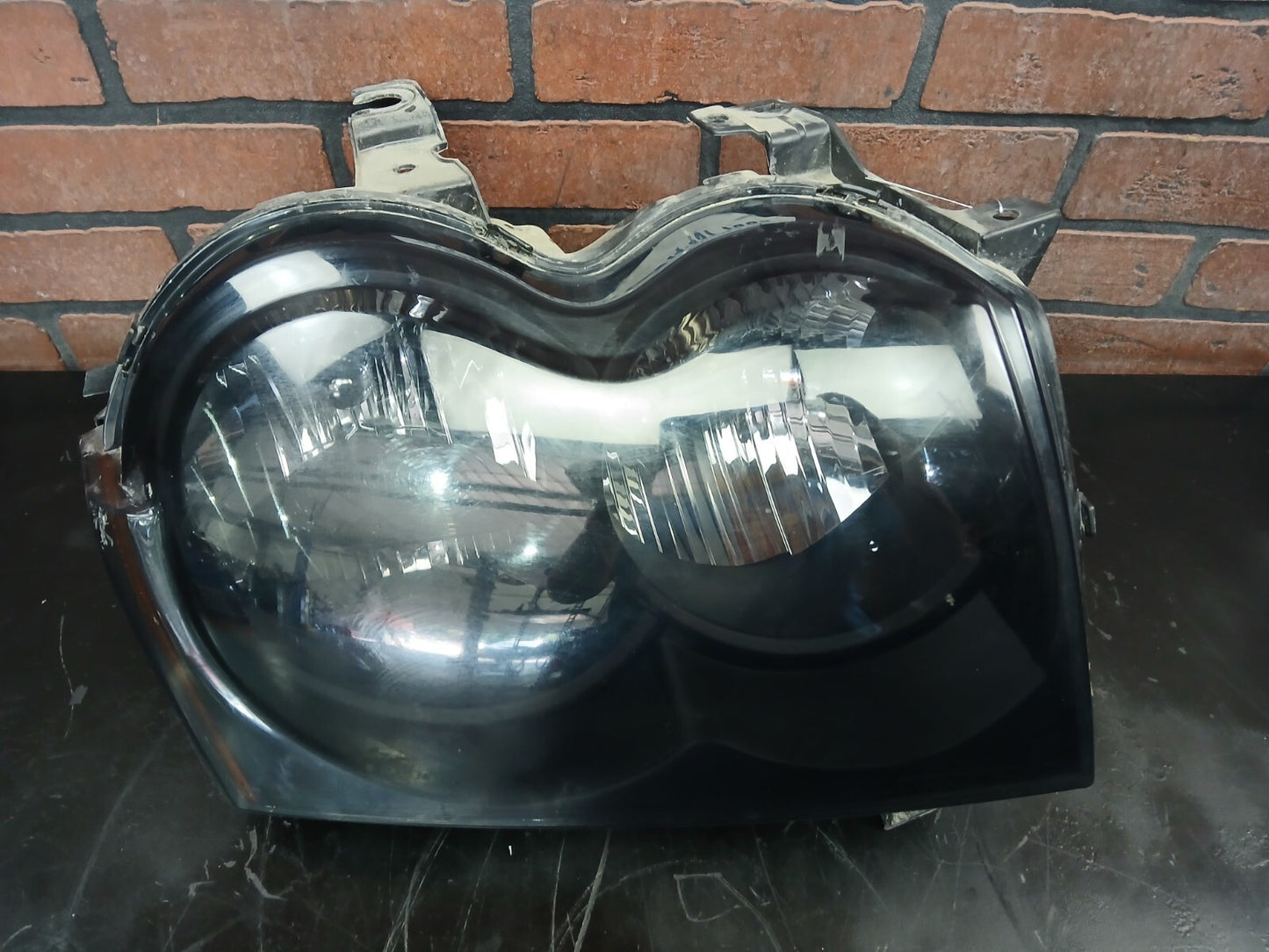 2007 Jeep Grand Cherokee Front Passenger RH Side Headlight Assembly DAMAGED