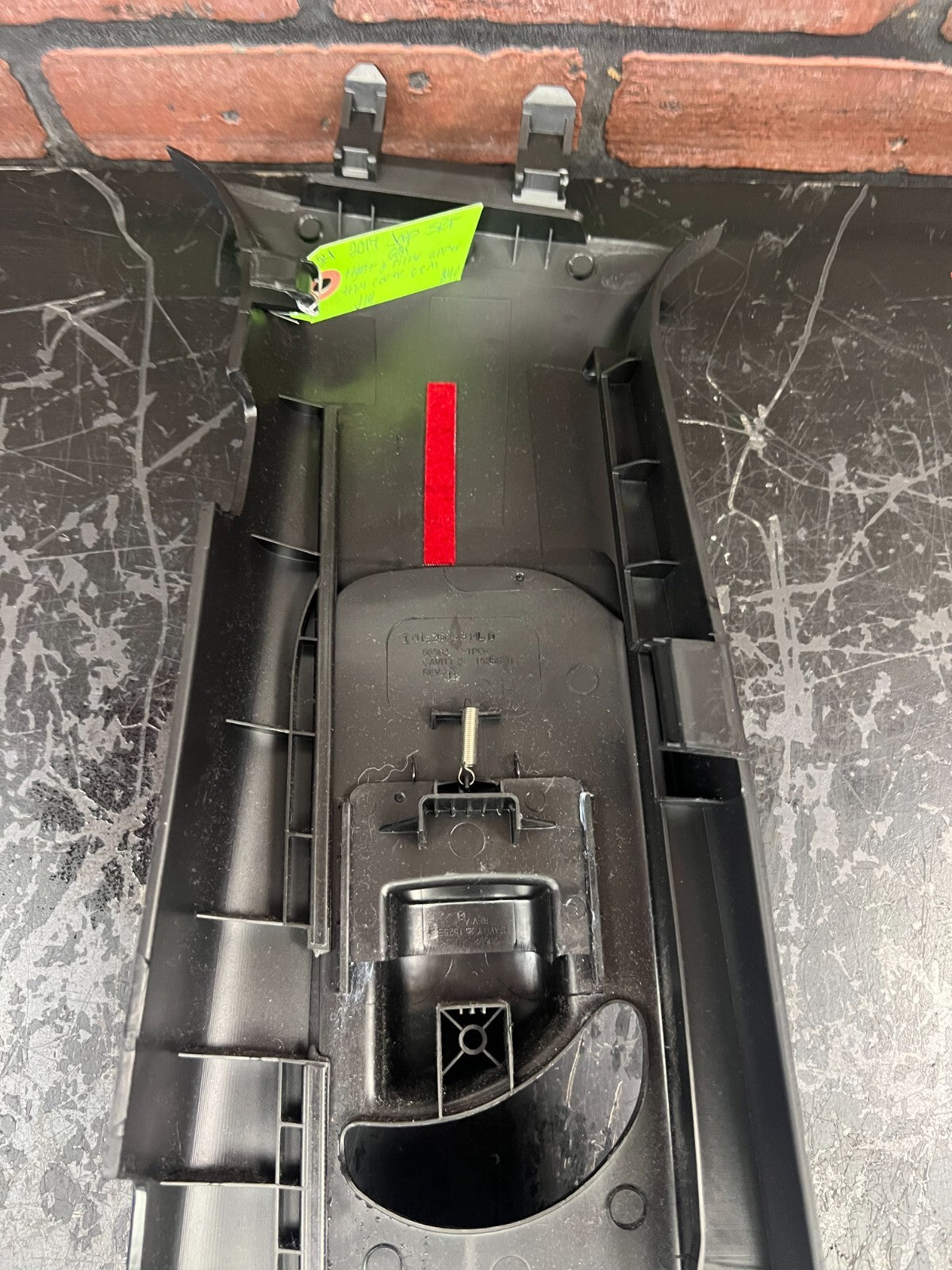 2016-2021 JEEP GRAND CHEROKEE RIGHT B PILLAR UPPER TRIM COVER OEM 5VP04DX9AC