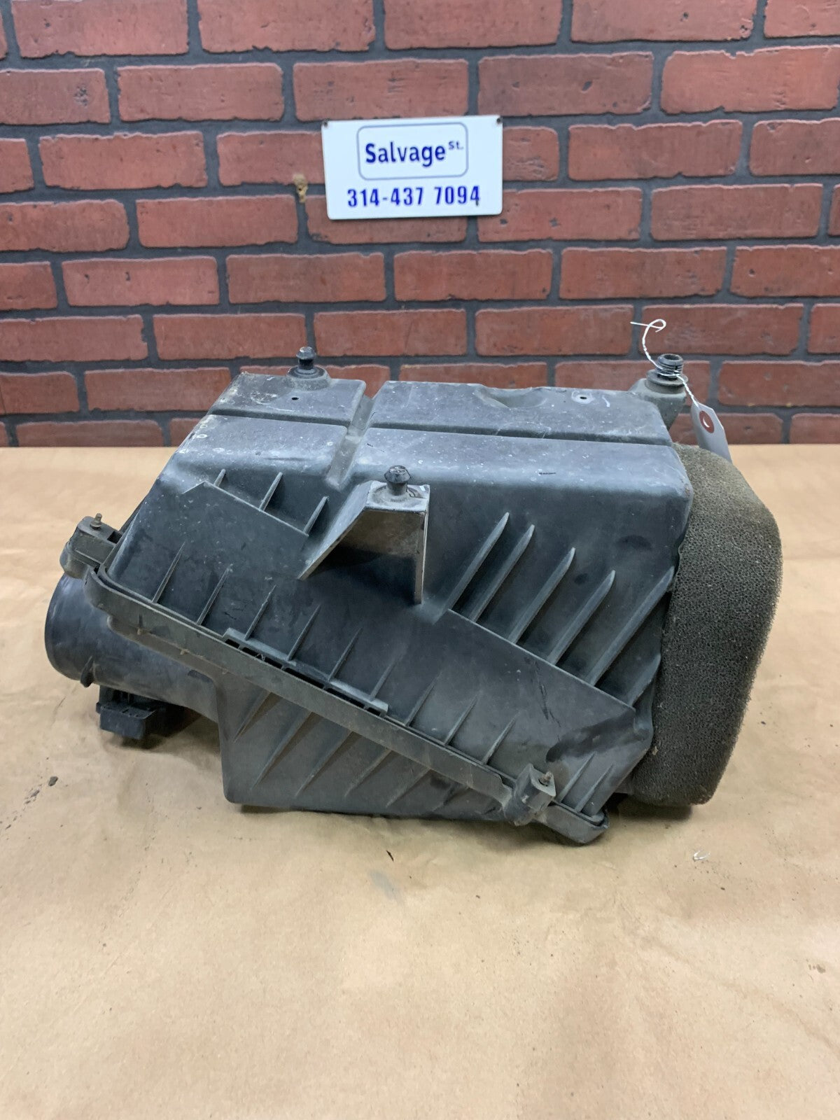 2009-2014 GM Suburban Tahoe Yukon Escalade Sierra Air Intake Filter Cleaner Box