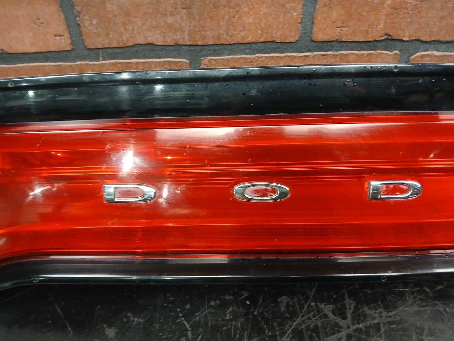2011-2014 Dodge Charger Rear Center Tail Light Brake Light Assembly 57010652ae