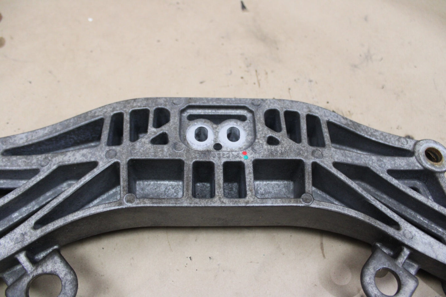 15-23 DODGE CHARGER R/T AUTO TRANSMISSION CROSSMEMBER MOUNT BRACKET 68170323AA