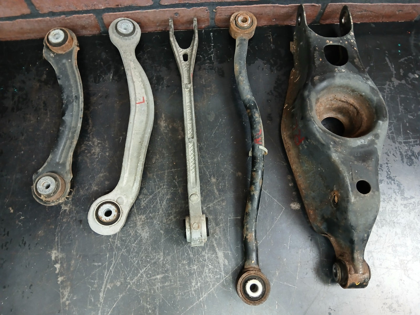 14-23 Challenger Charger Left Suspension Control Arm Set 68210633aa 68210525aa