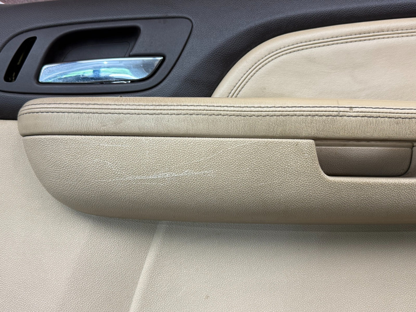 2007-2009 GMC YUKON ESCALADE OEM FRONT RIGHT PASSENGER INTERIOR DOOR PANEL BEIGE