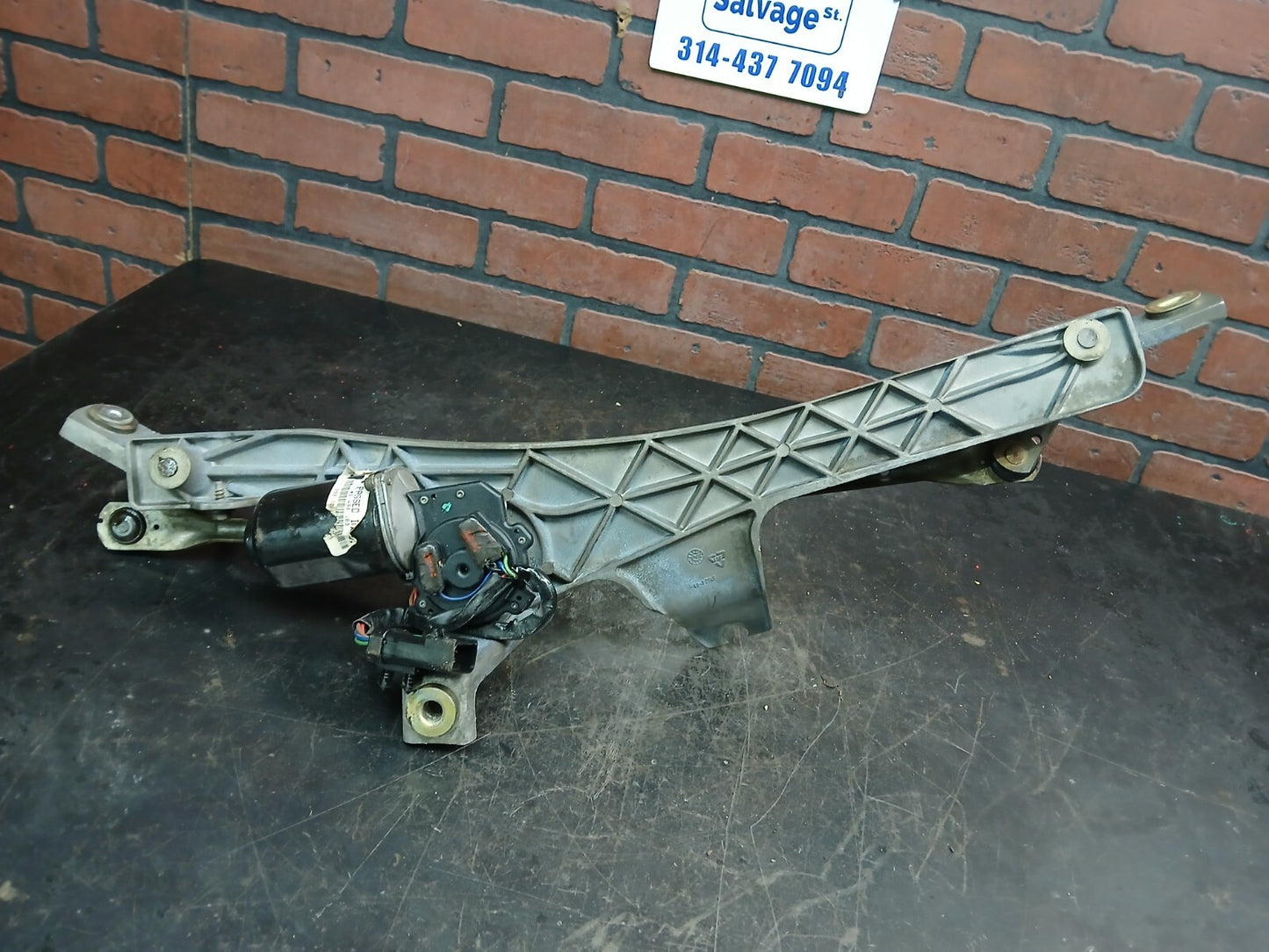 Gen 3-4 (03-10) Dodge Viper Front Windshield Wiper Linkage Assembly 04865509ad