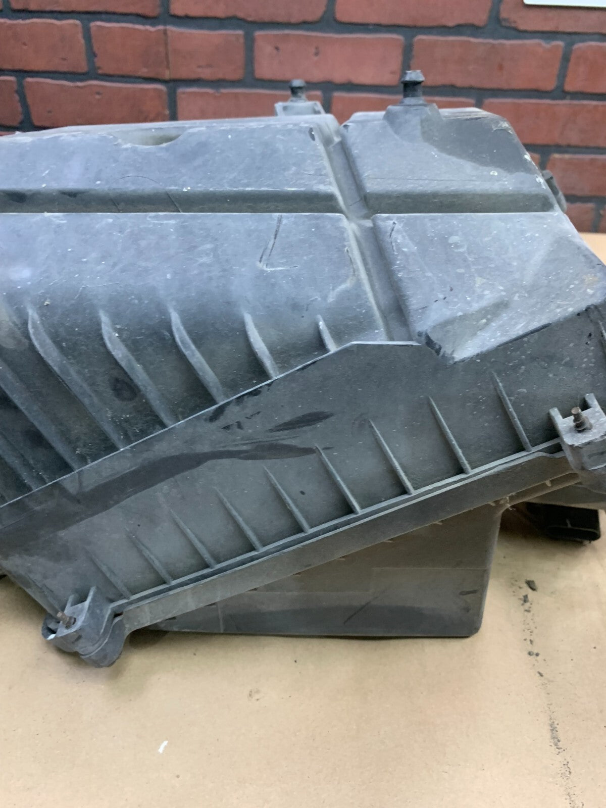 2009-2014 GM Suburban Tahoe Yukon Escalade Sierra Air Intake Filter Cleaner Box