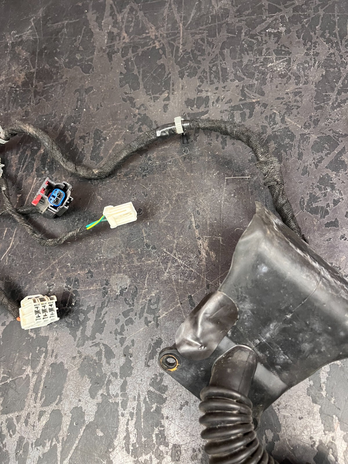 '12-'13 Dodge Dart Rear Door Wiring Harness OEM