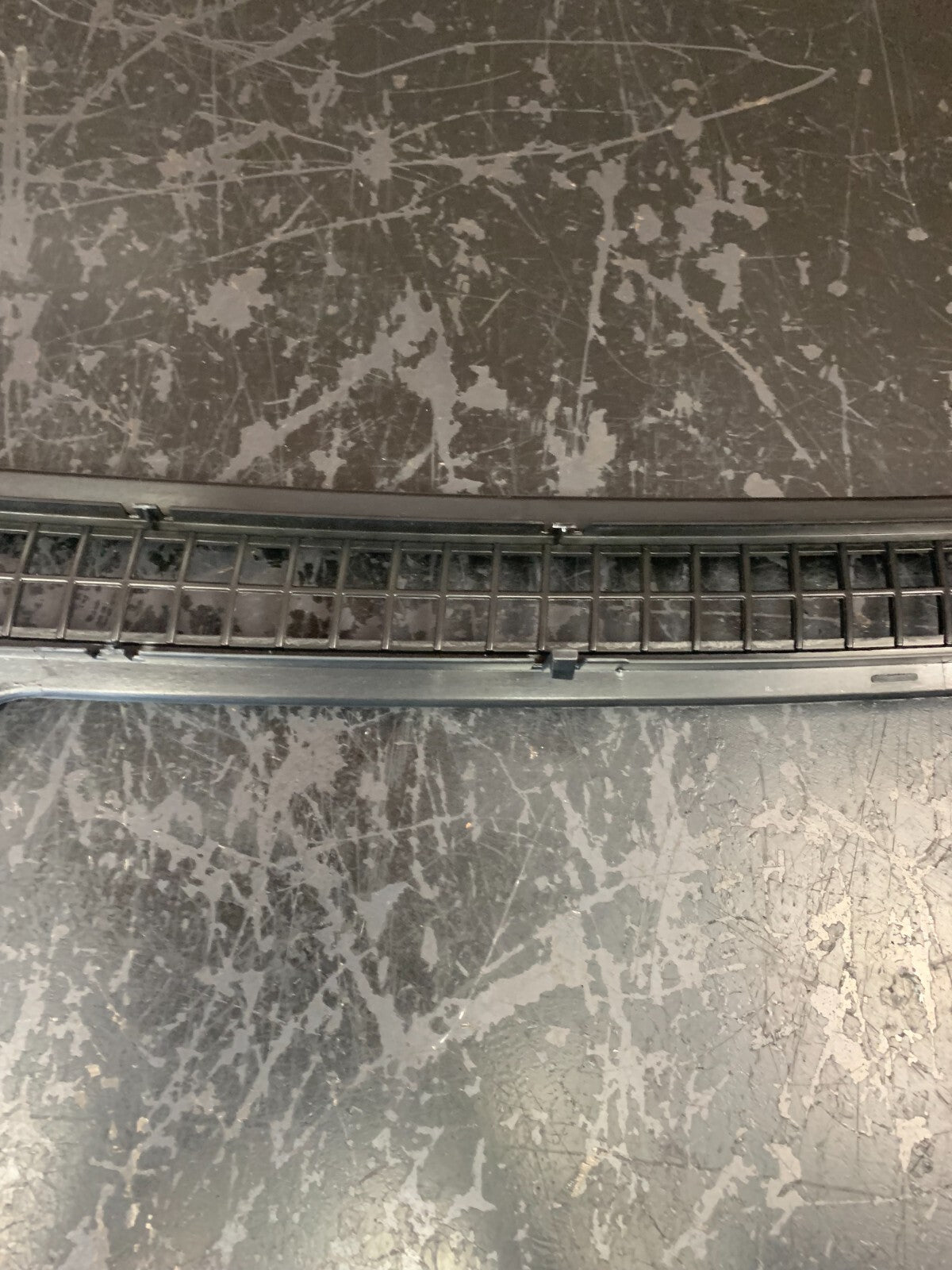 2014-2022 JEEP GRAND CHEROKEE UPPER DASH DEFROSTER GRILLE PANEL VENT OEM