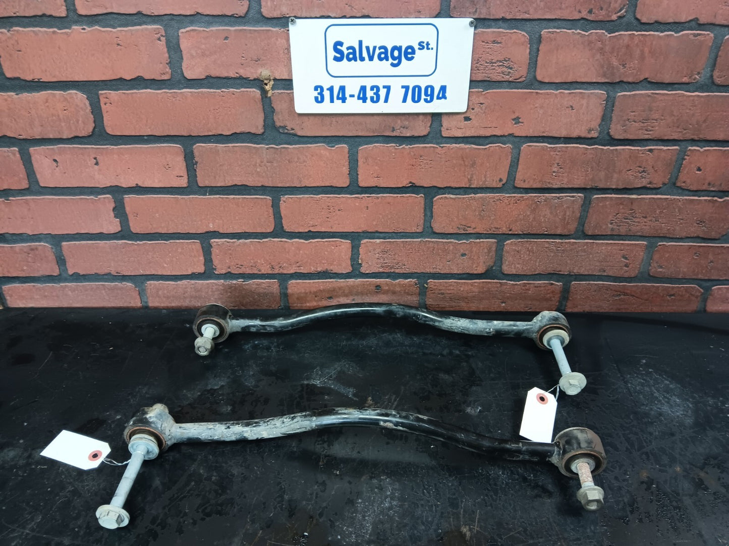 Charger/Challenger/300 Rear Left and Right Lower Control Arm Set 639ab