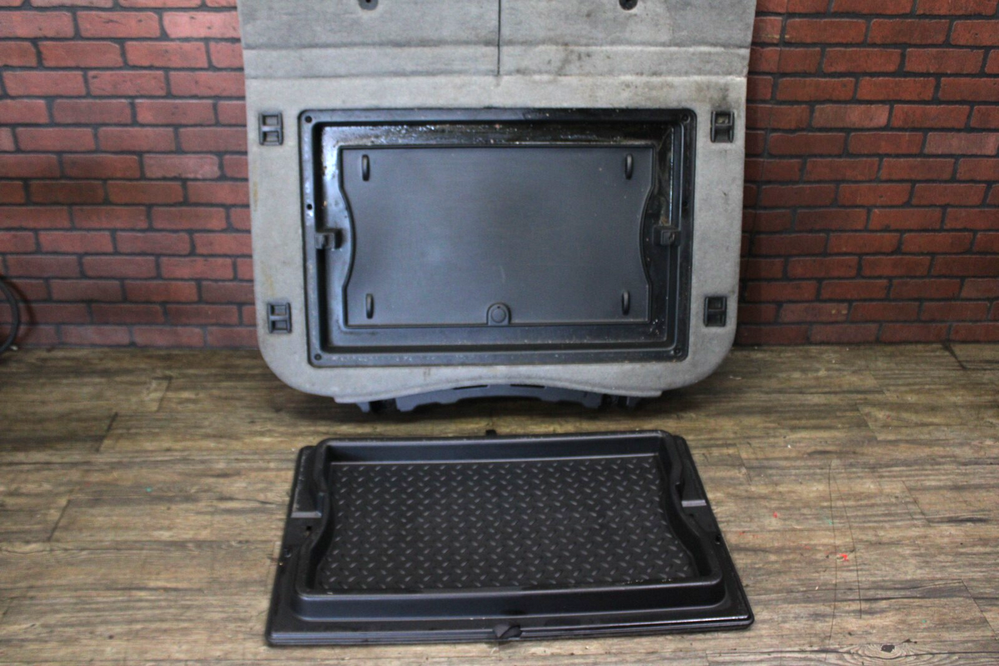 05-10 Grand Cherokee SRT8 Rear Load Floor Base Storage Compartment 5JY871DHAK