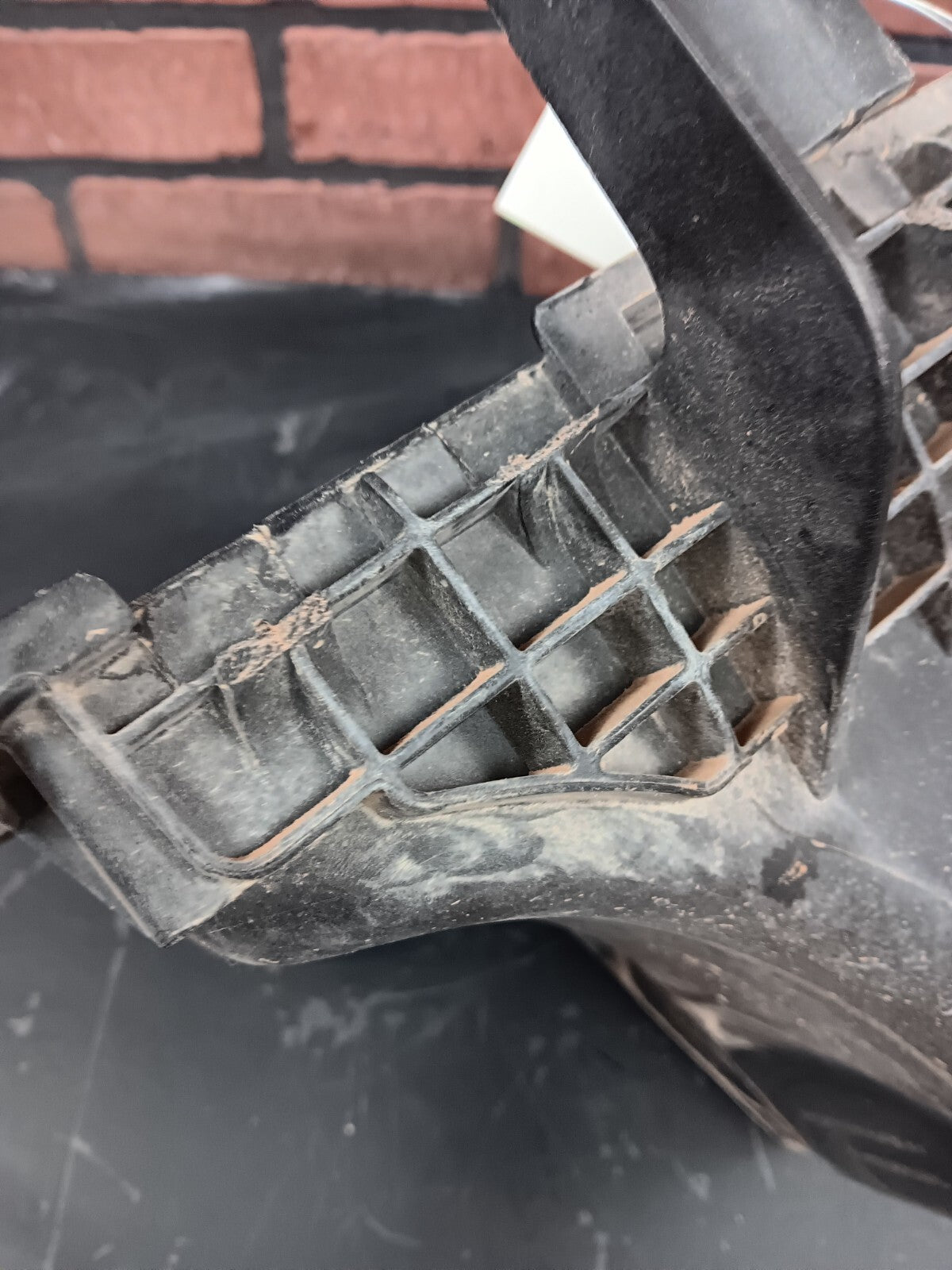 2008-2010 Challenger/Charger/300 Engine Air Cleaner Intake Box Filter 05038040aa