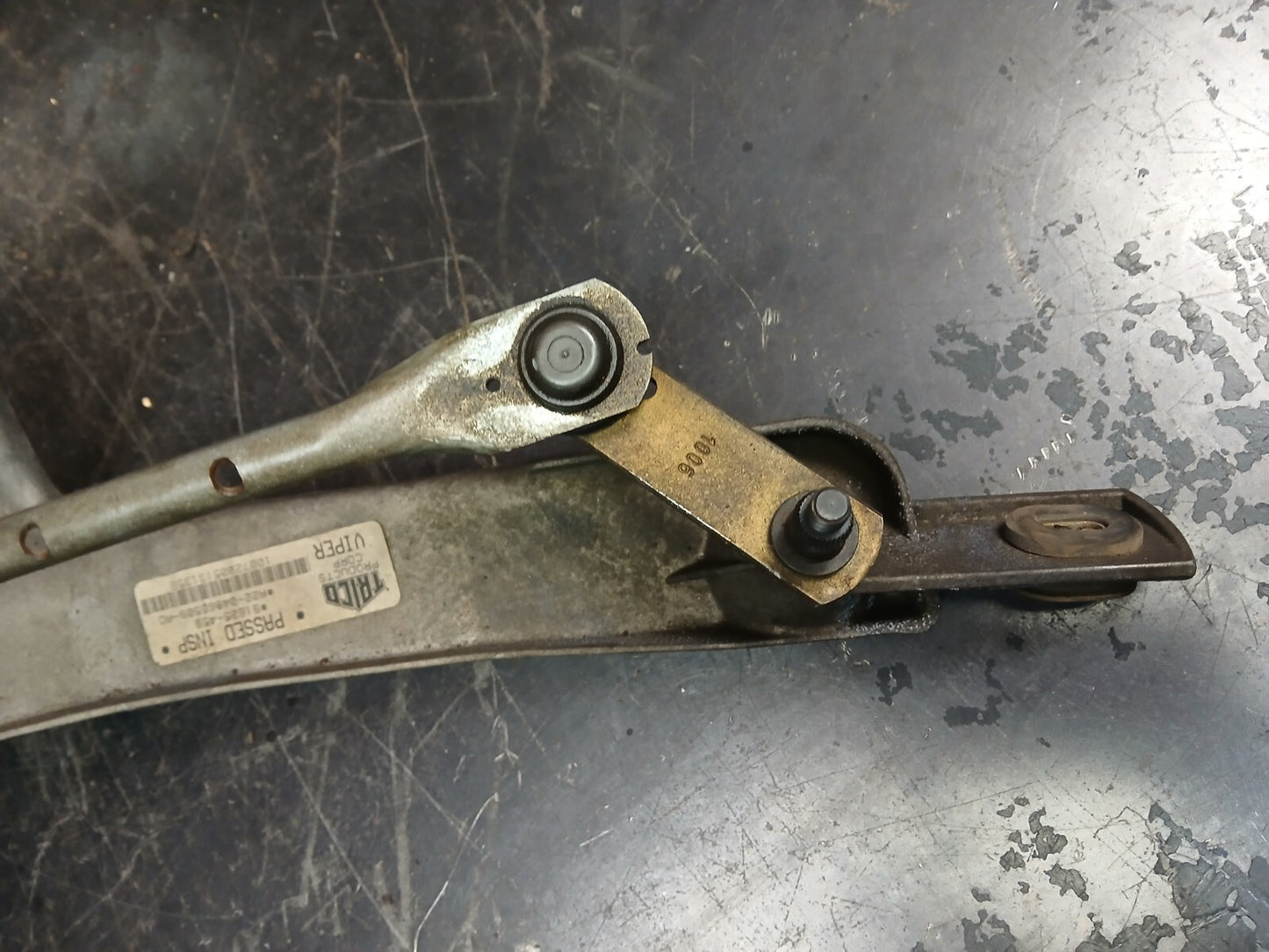Gen 3-4 (03-10) Dodge Viper Front Windshield Wiper Linkage Assembly 04865509ad