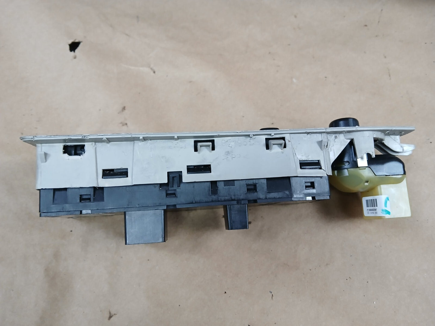 2005-2010 Chrysler 300 Front Driver LH Side Interior Door Panel 1al151d1af