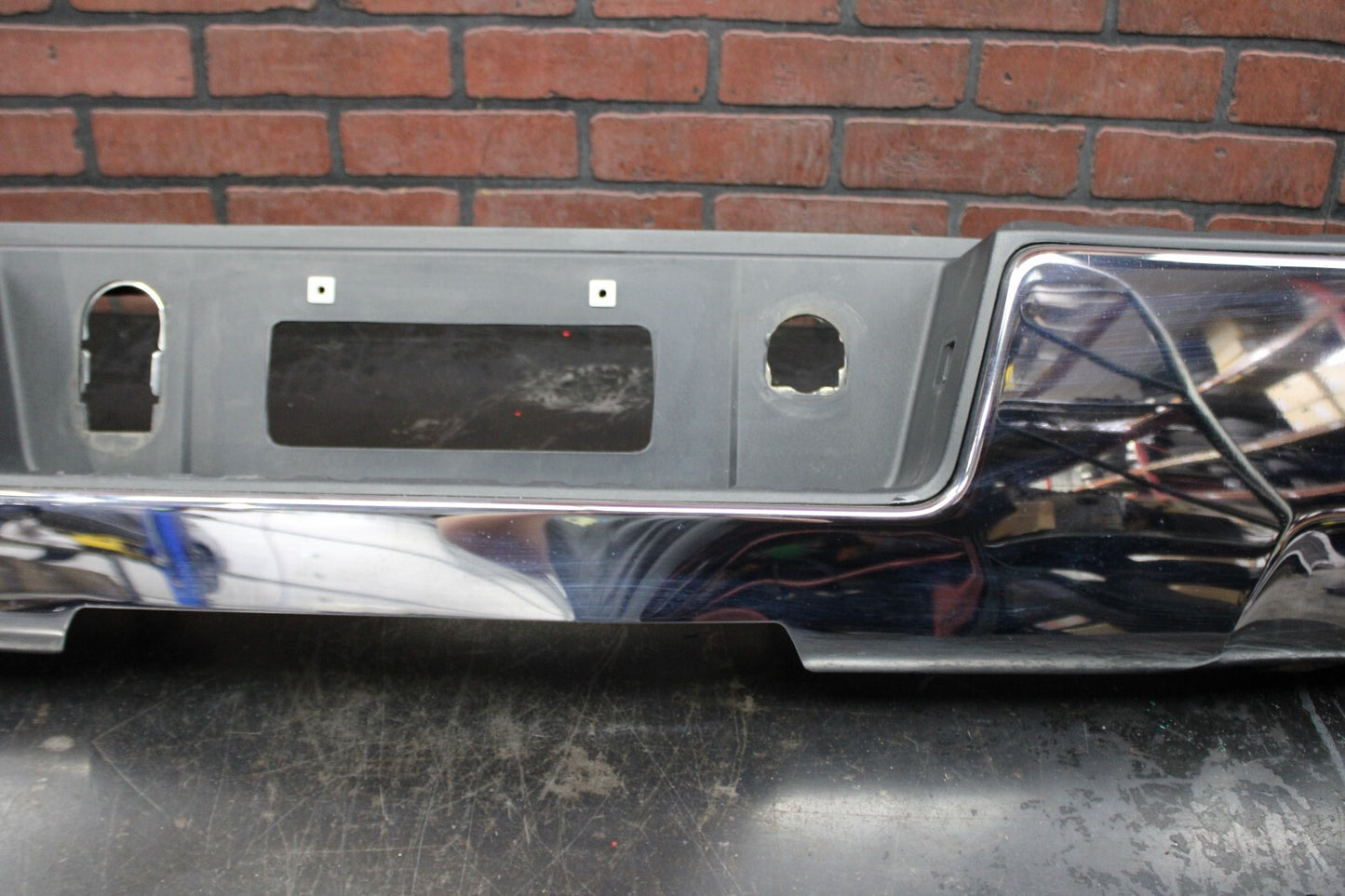 2014-2019 CHEVY SILVERADO/GMC SIERRA 1500 REAR BUMPER COVER STEP CHROME OEM DENT