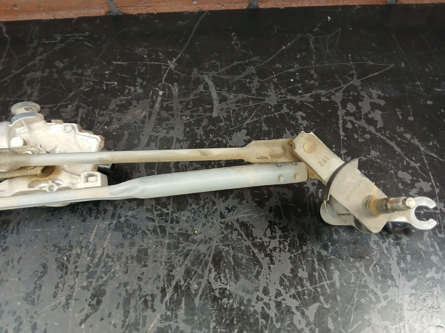 2016-2021 Jeep Grand Cherokee Front Windshield Wiper Motor Linkage 68260523ab