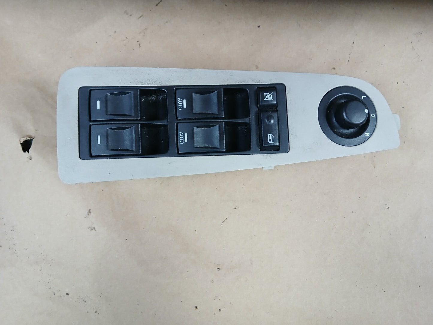 2005-2010 Chrysler 300 Front Driver LH Side Interior Door Panel 1al151d1af