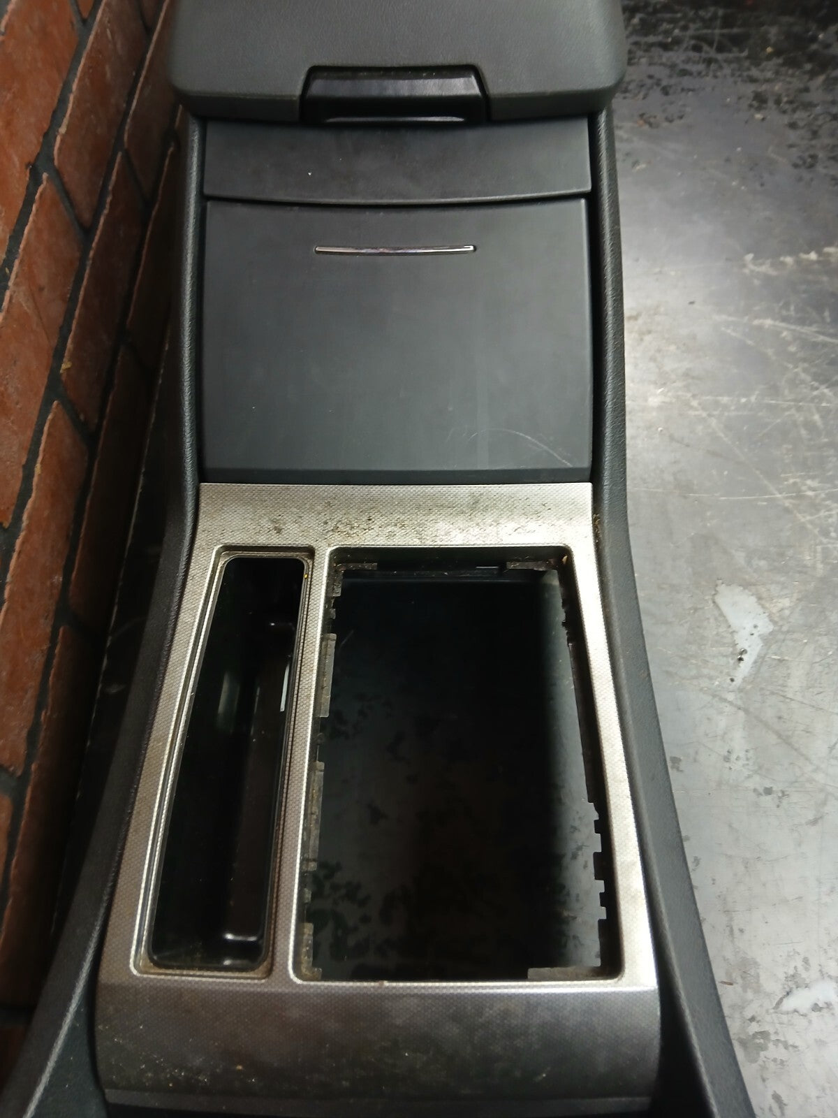 2006 Chrysler 300c SRT8 Floor Center Console Assembly w/ Cupholders & Storage