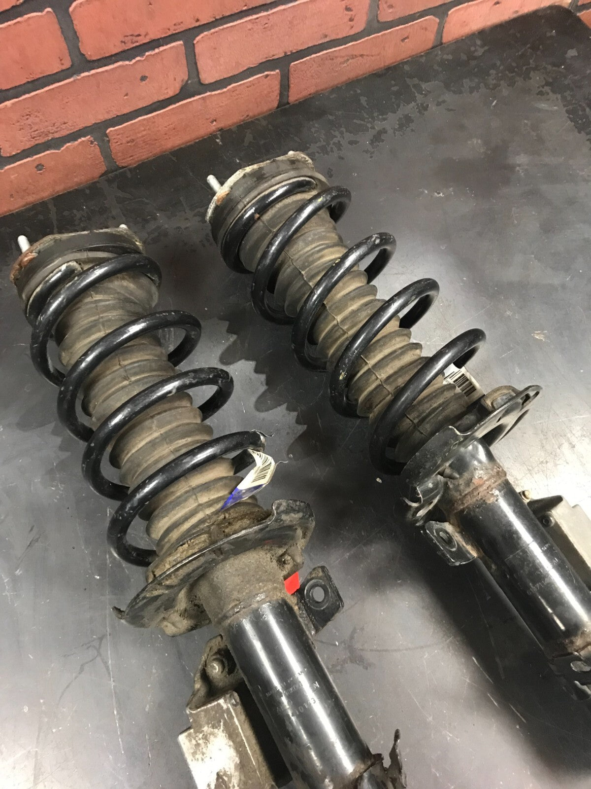 2006-2010 Chrysler 300 Front Shock Absorber Strut Set W/ Coil Springs 1410151